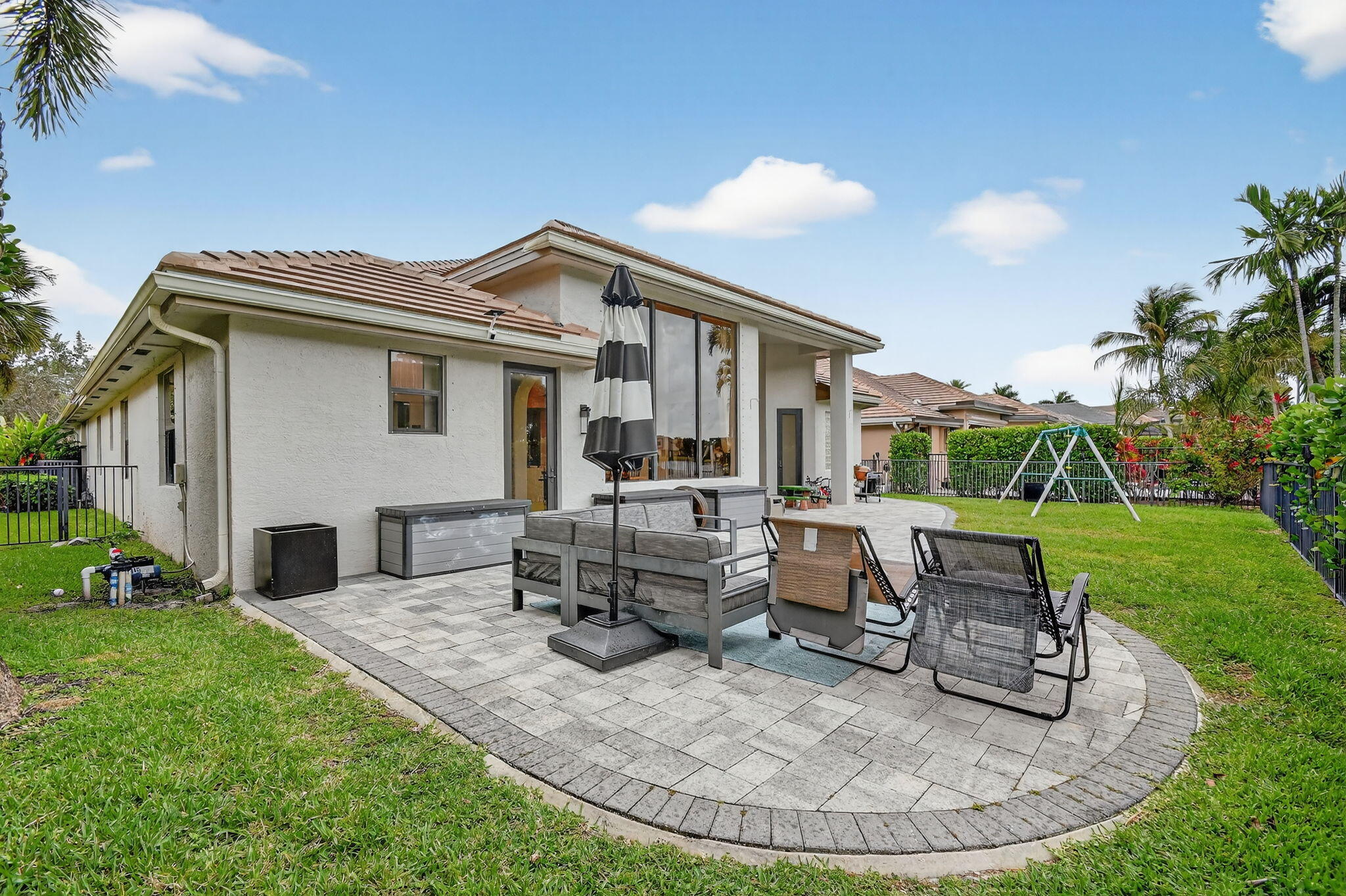 VERSAILLES - Residential Lease
