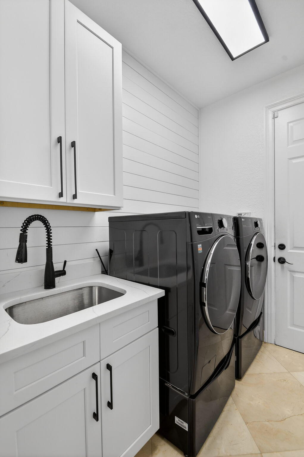 VERSAILLES - Residential Lease