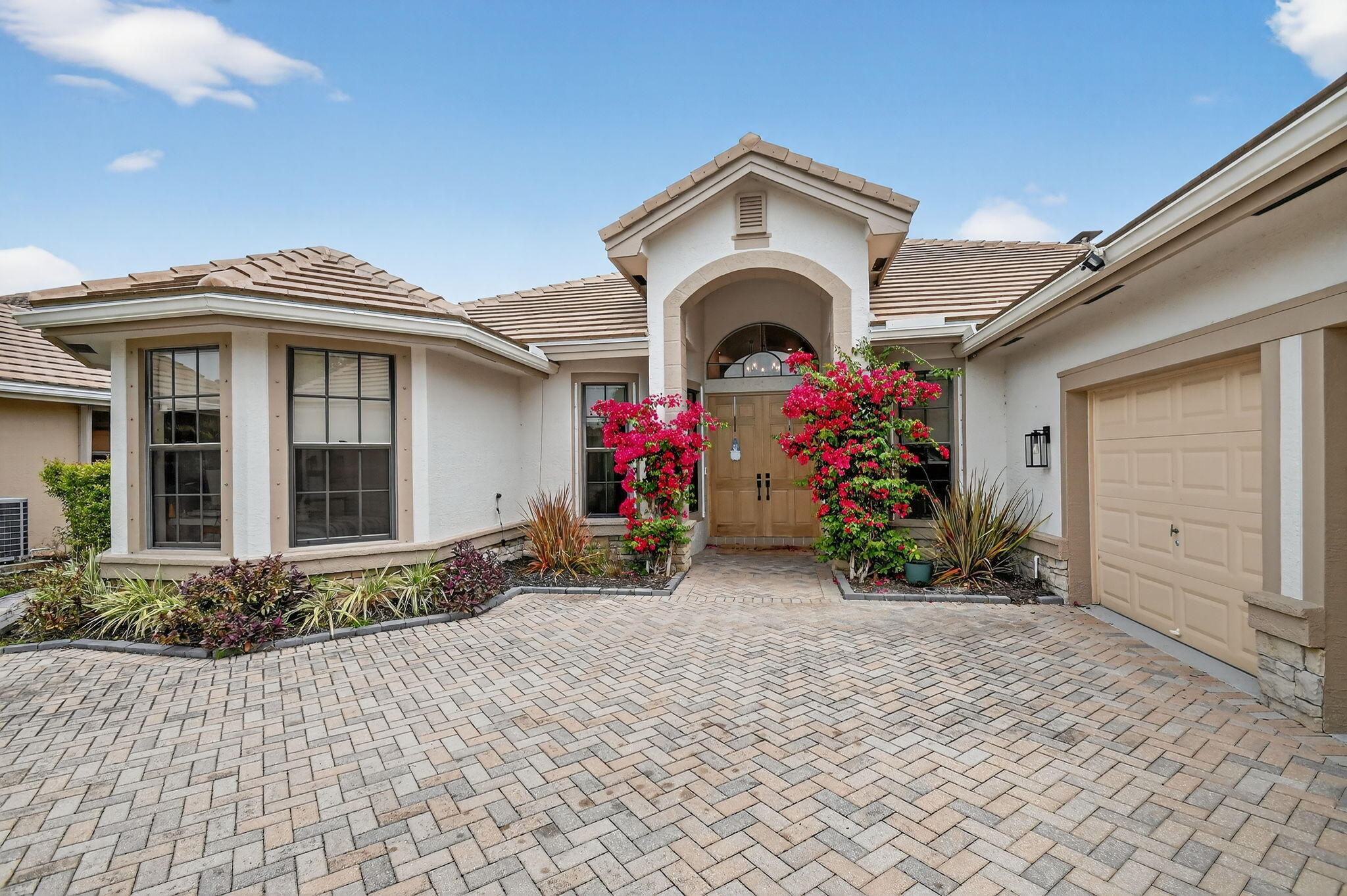 VERSAILLES - Residential Lease