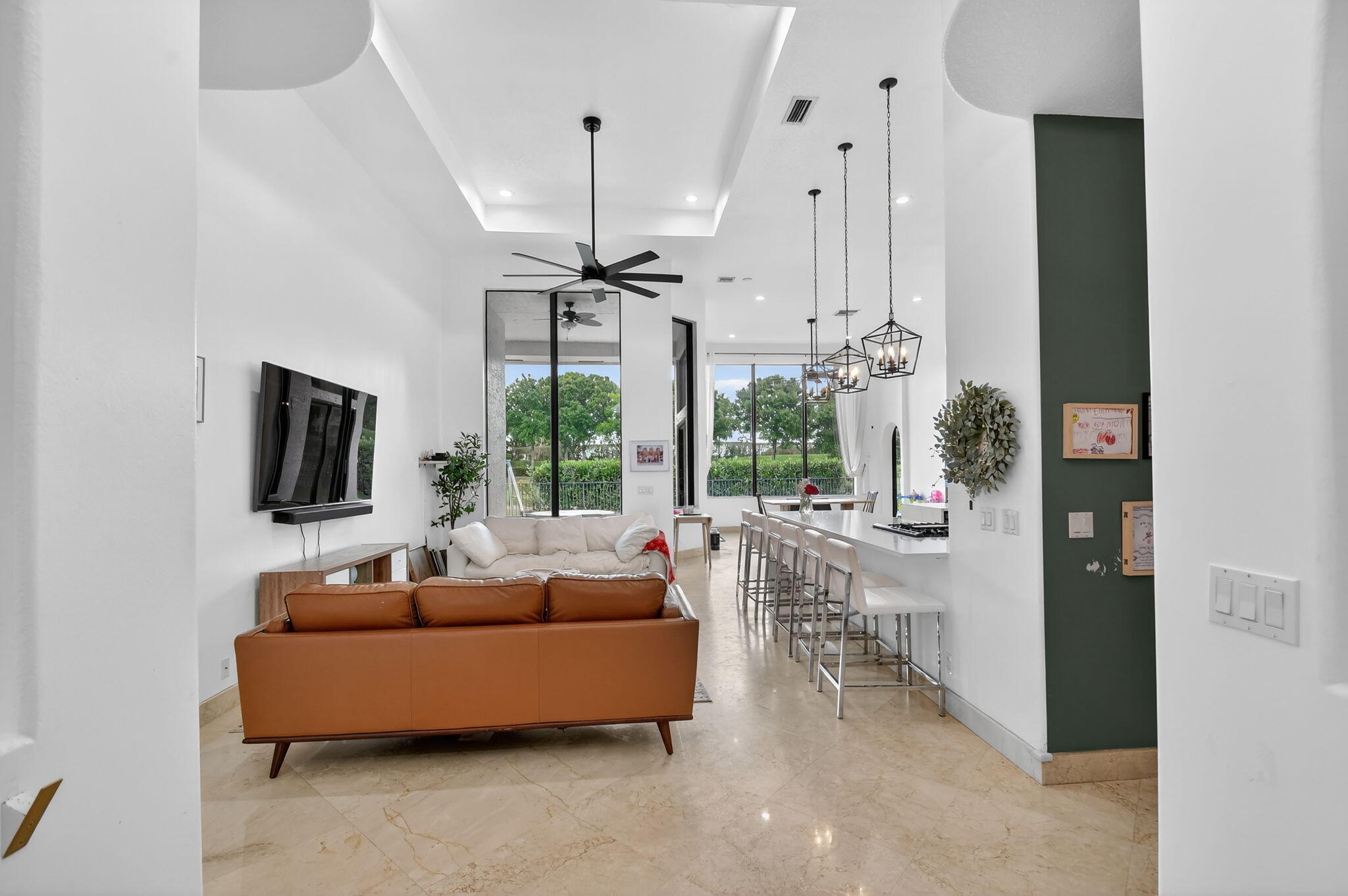VERSAILLES - Residential Lease
