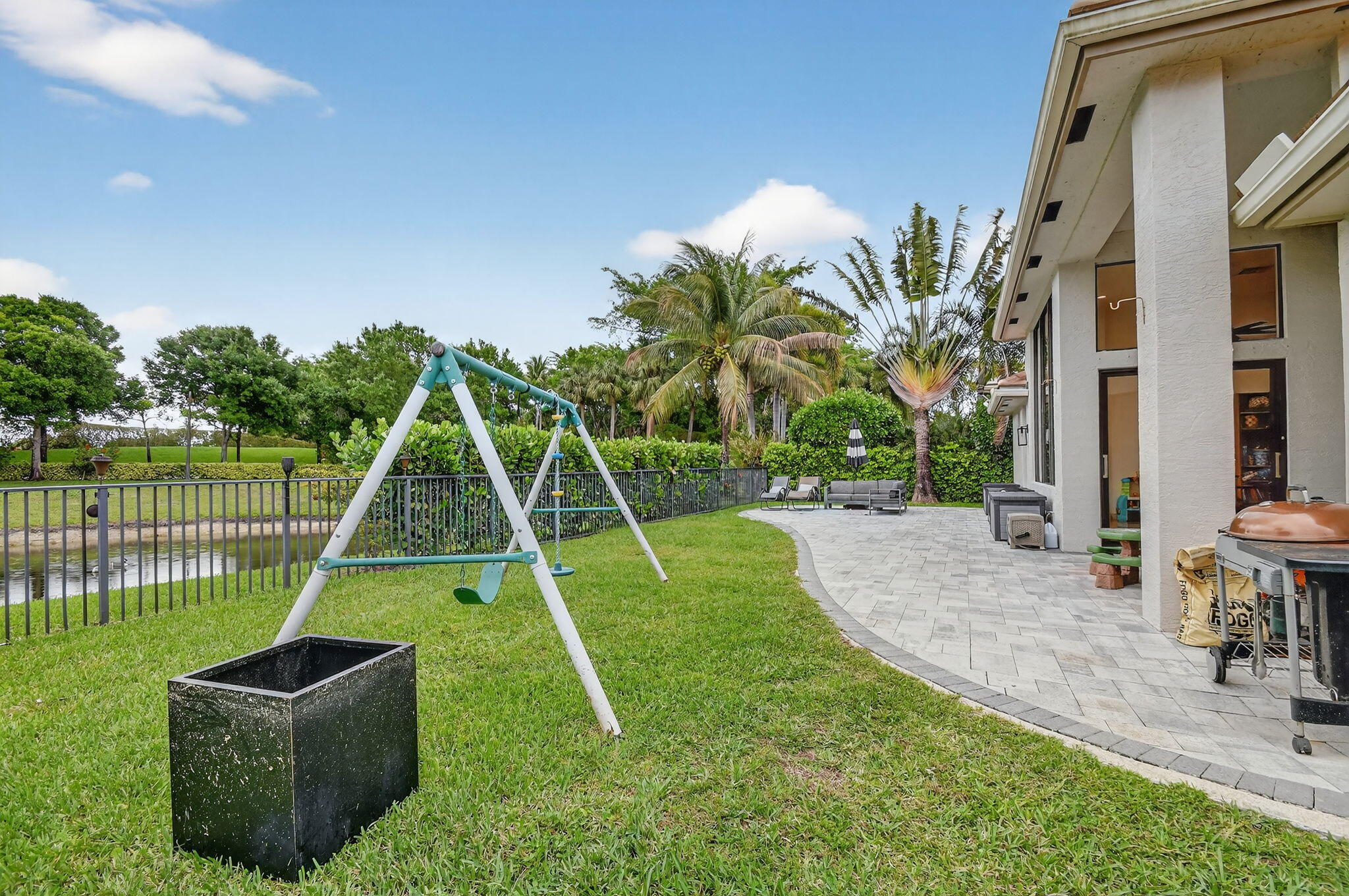 VERSAILLES - Residential Lease