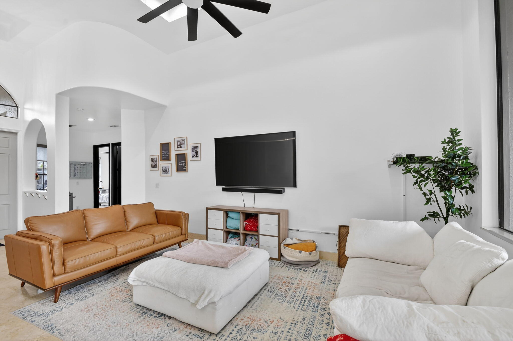 VERSAILLES - Residential Lease