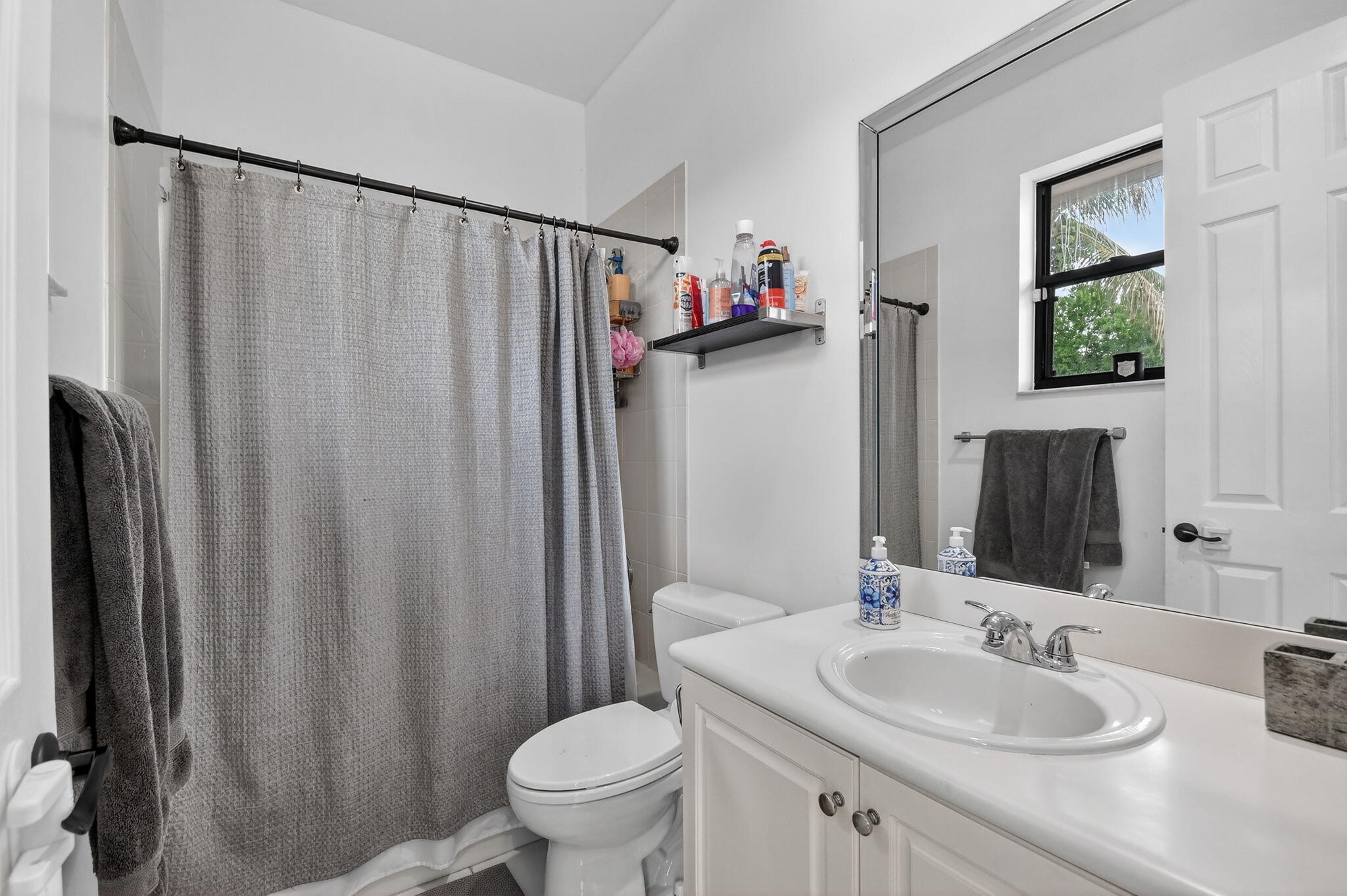 VERSAILLES - Residential Lease