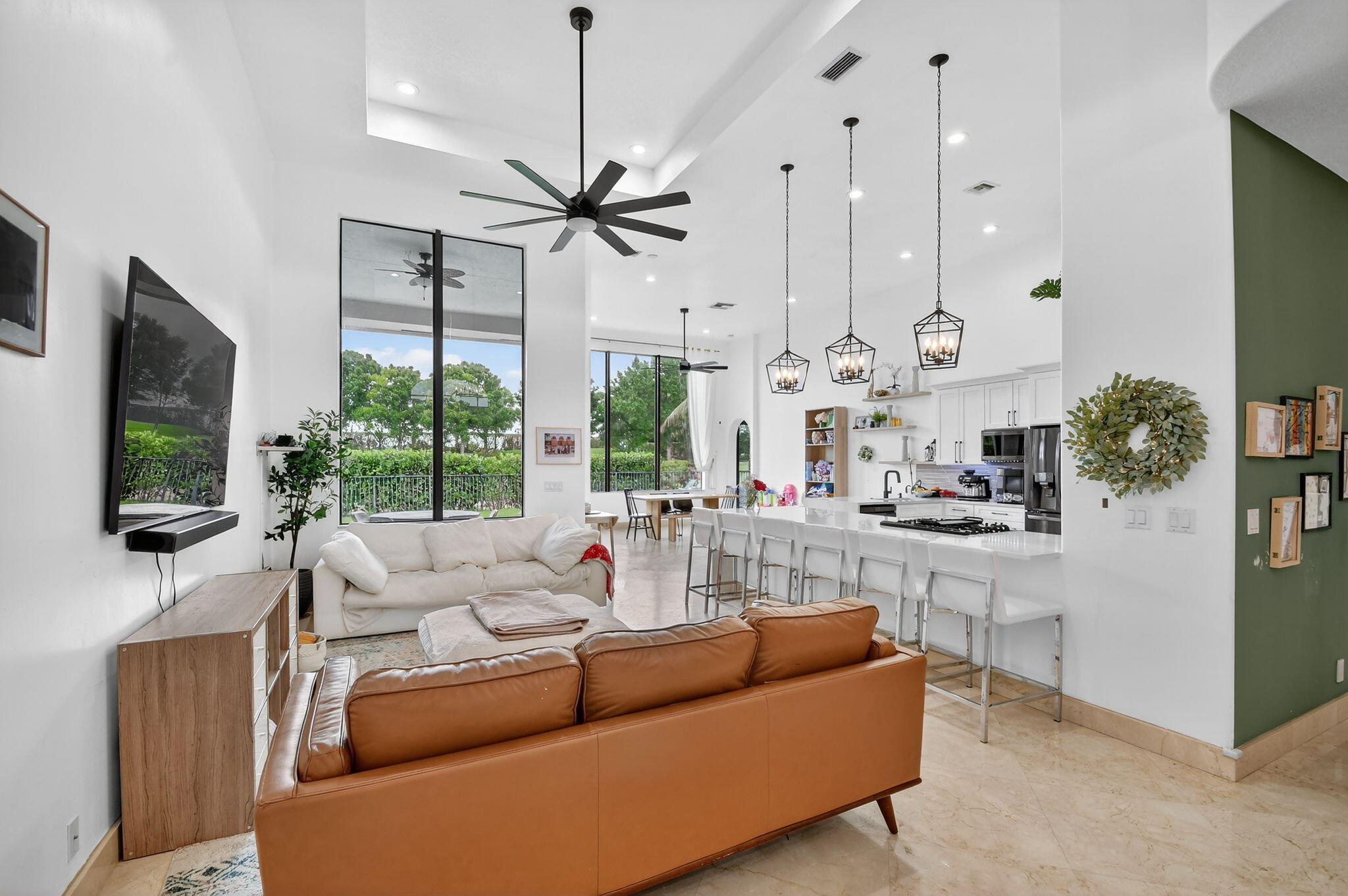 VERSAILLES - Residential Lease
