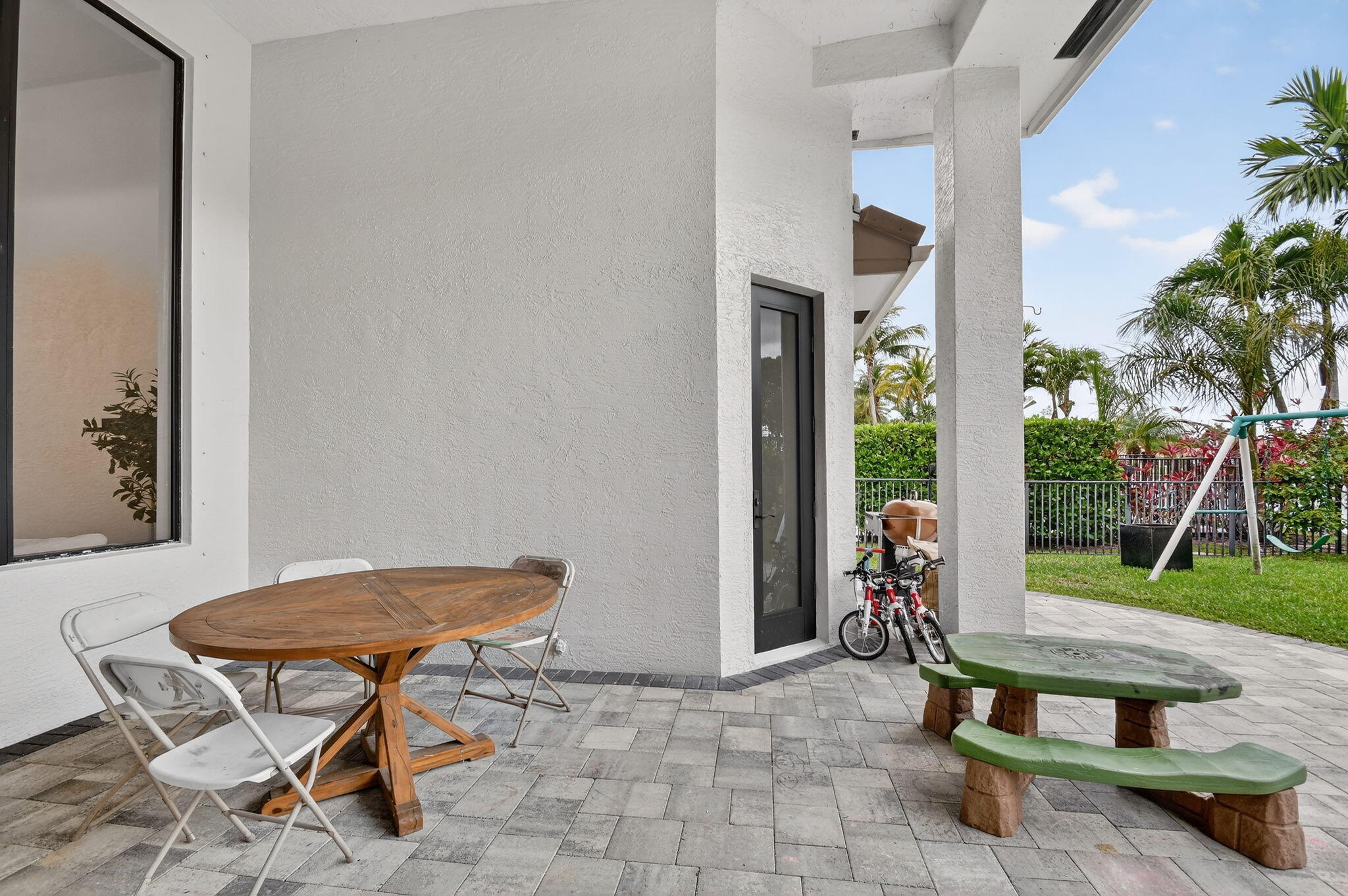VERSAILLES - Residential Lease