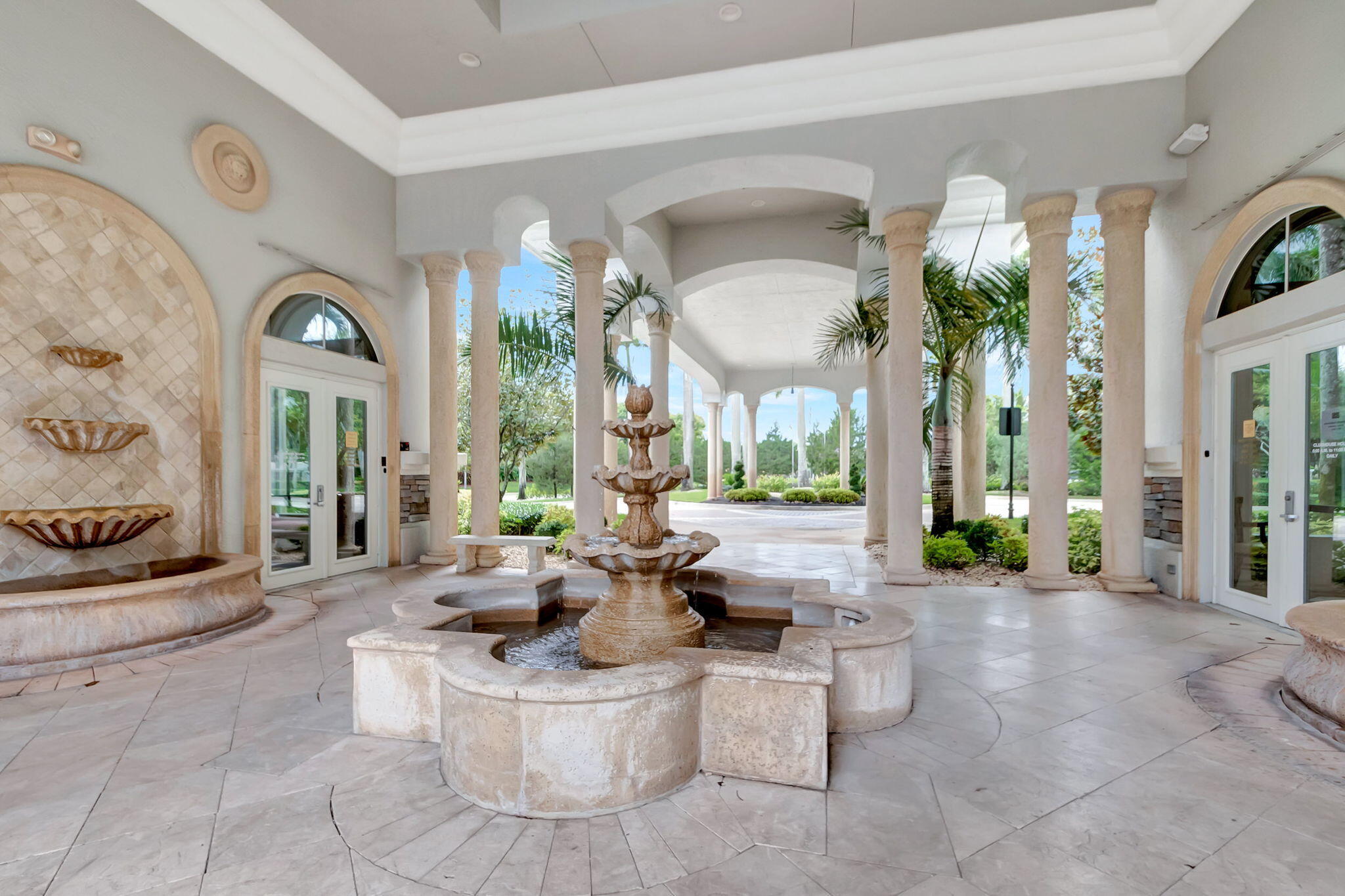 VERSAILLES - Residential Lease