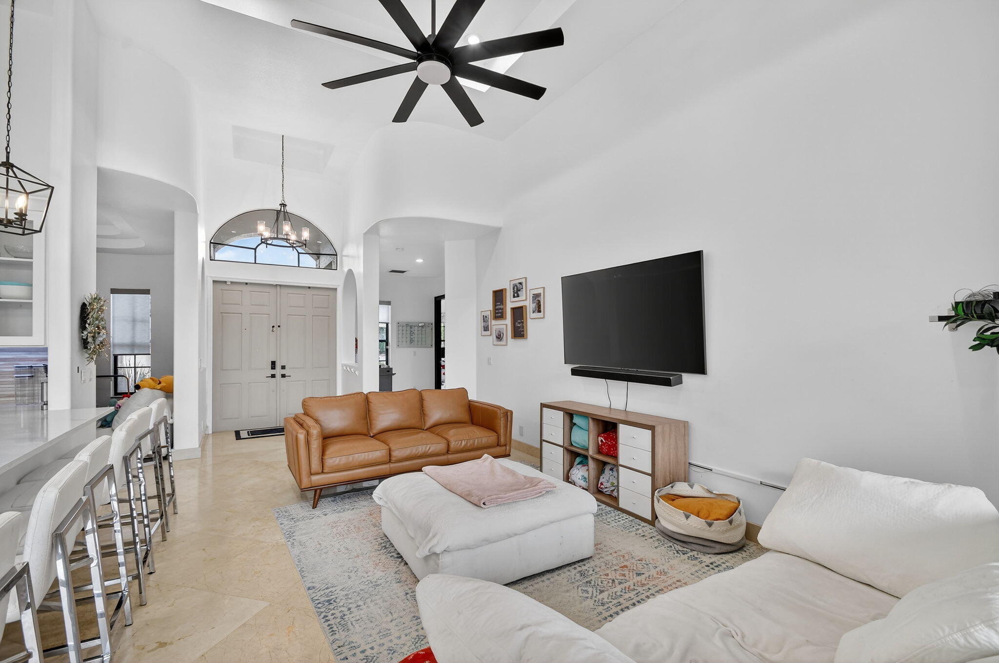 VERSAILLES - Residential Lease