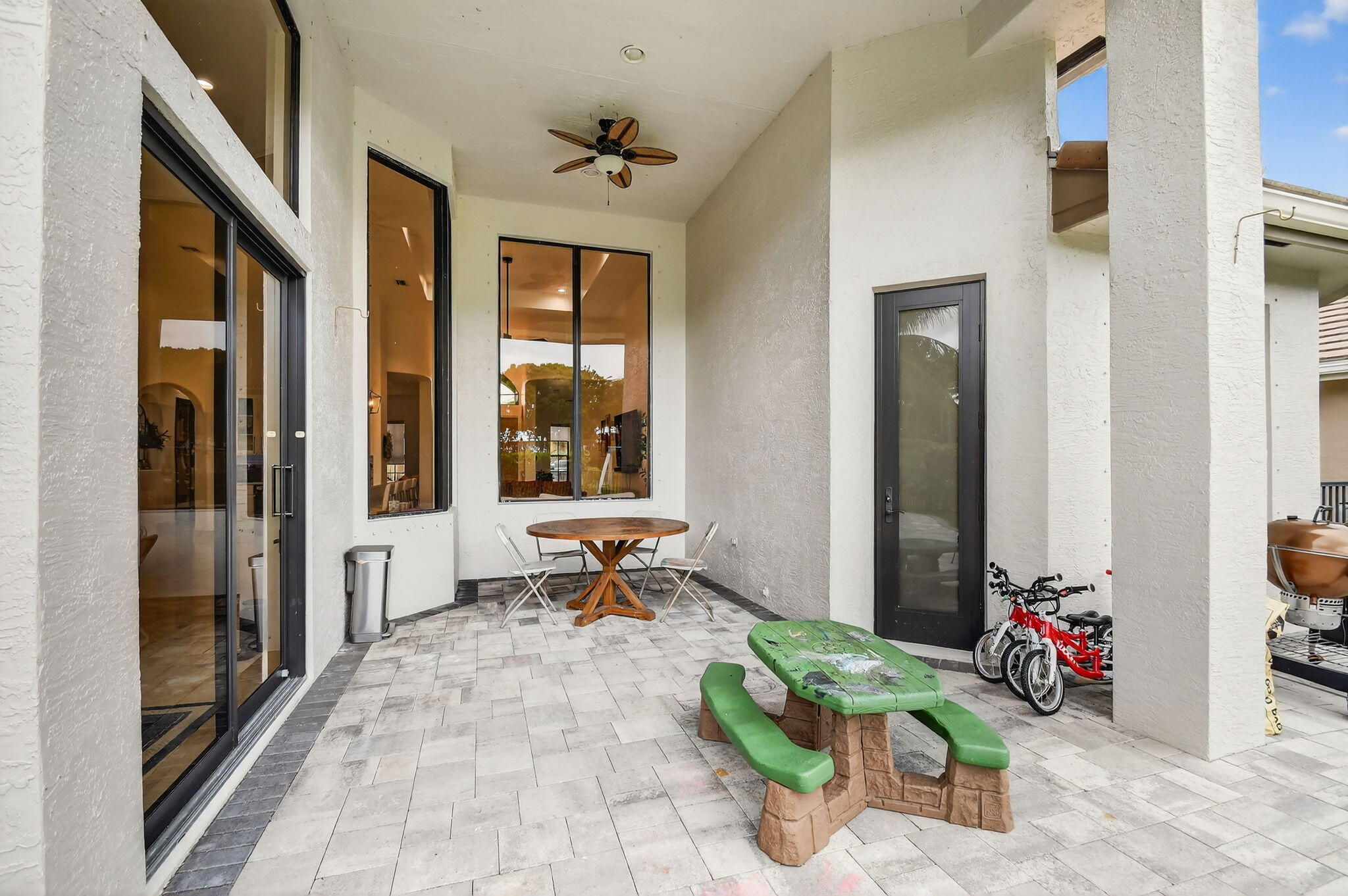 VERSAILLES - Residential Lease
