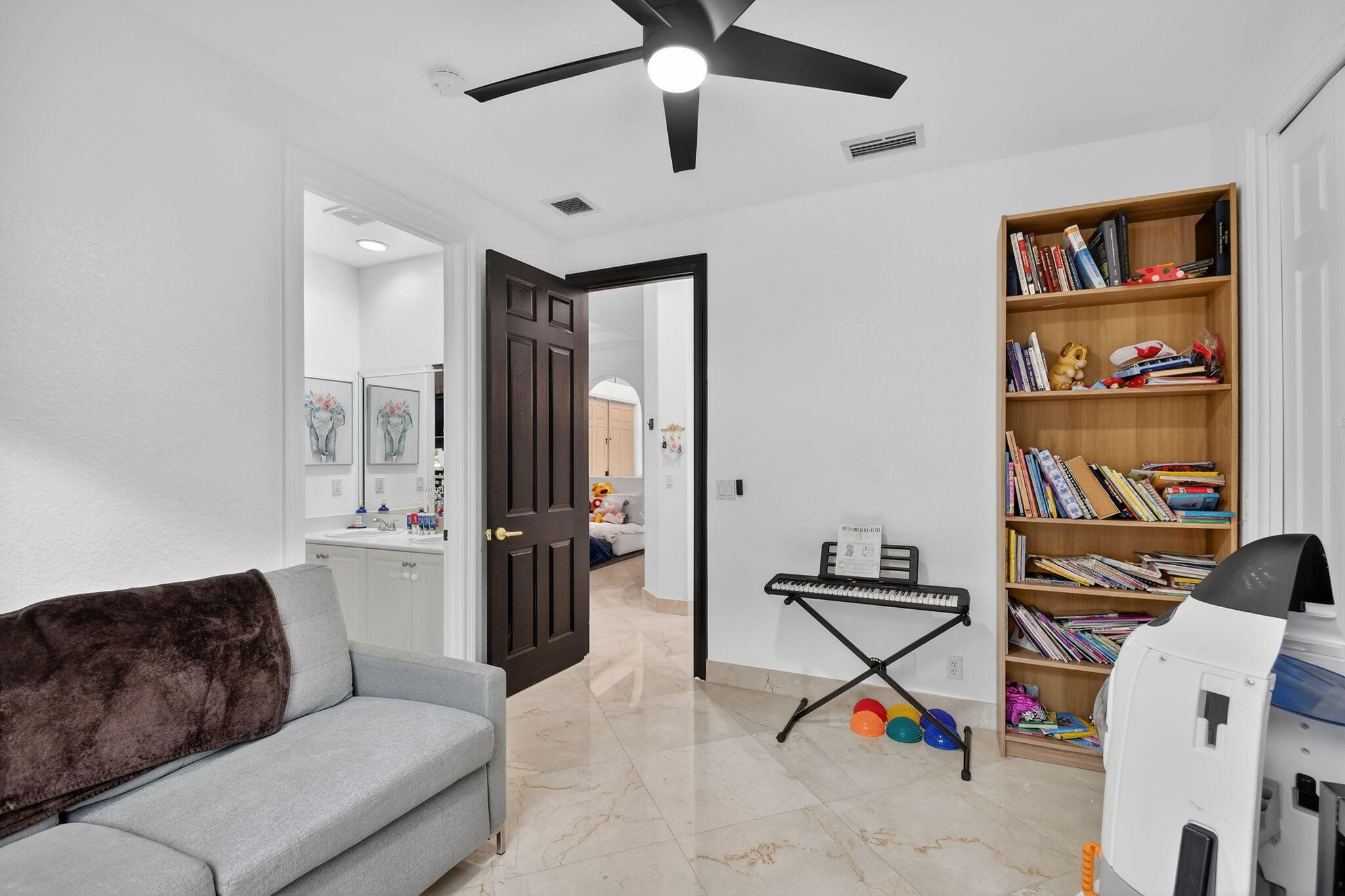 VERSAILLES - Residential Lease