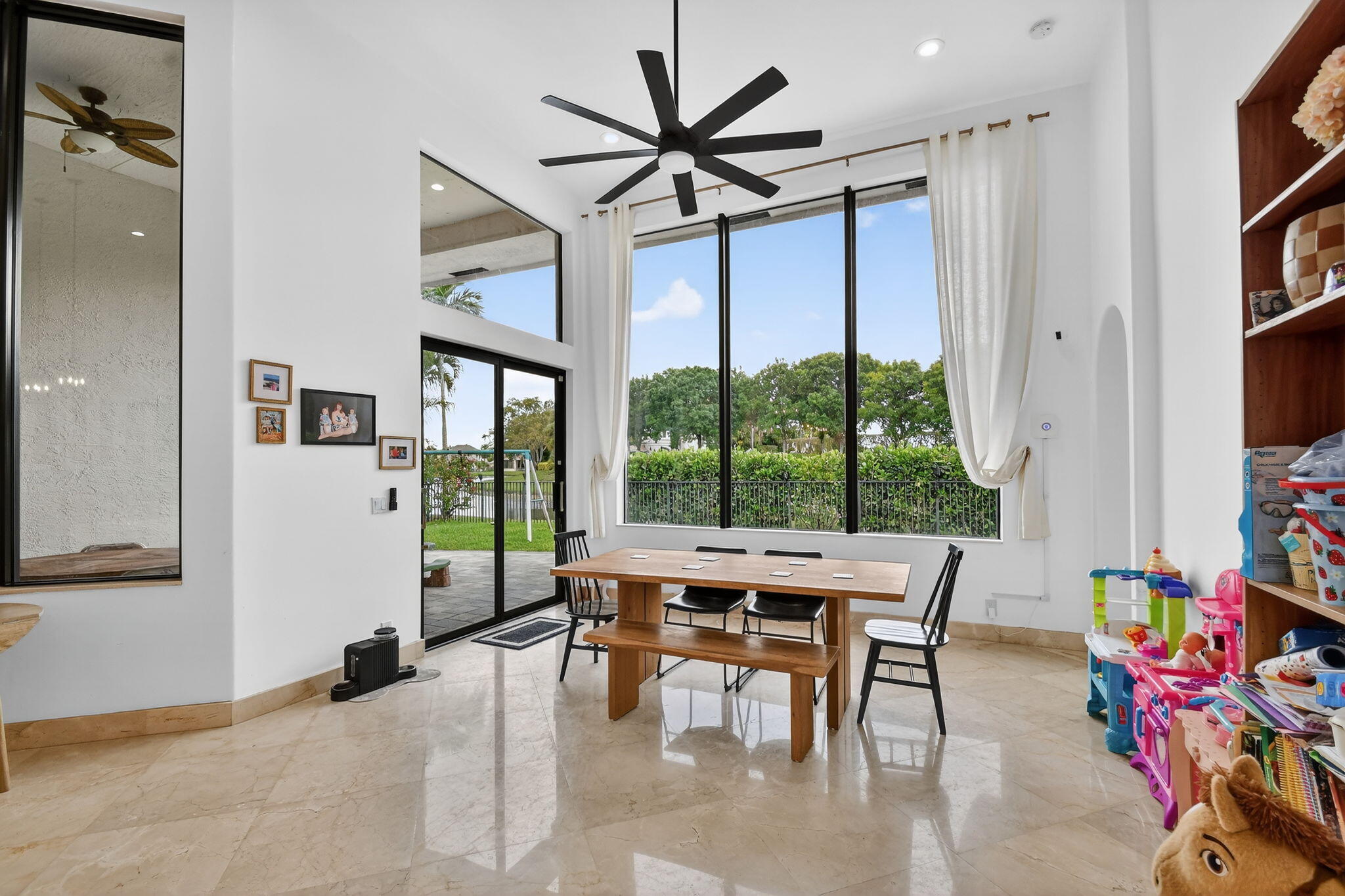 VERSAILLES - Residential Lease