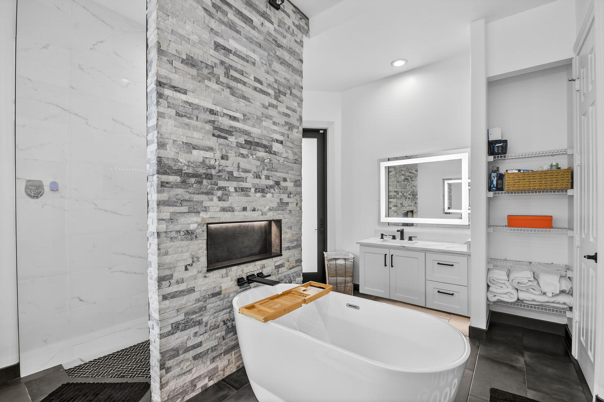 VERSAILLES - Residential Lease
