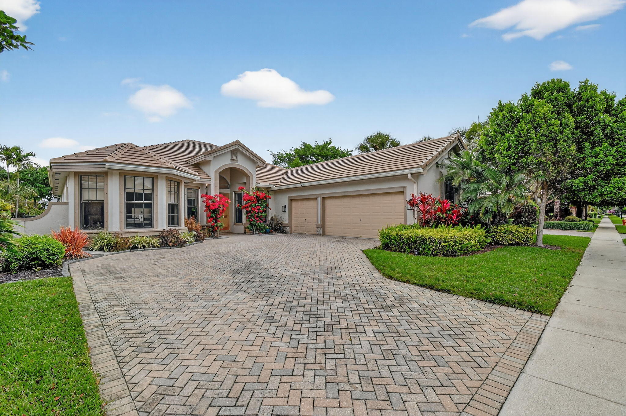 VERSAILLES - Residential Lease