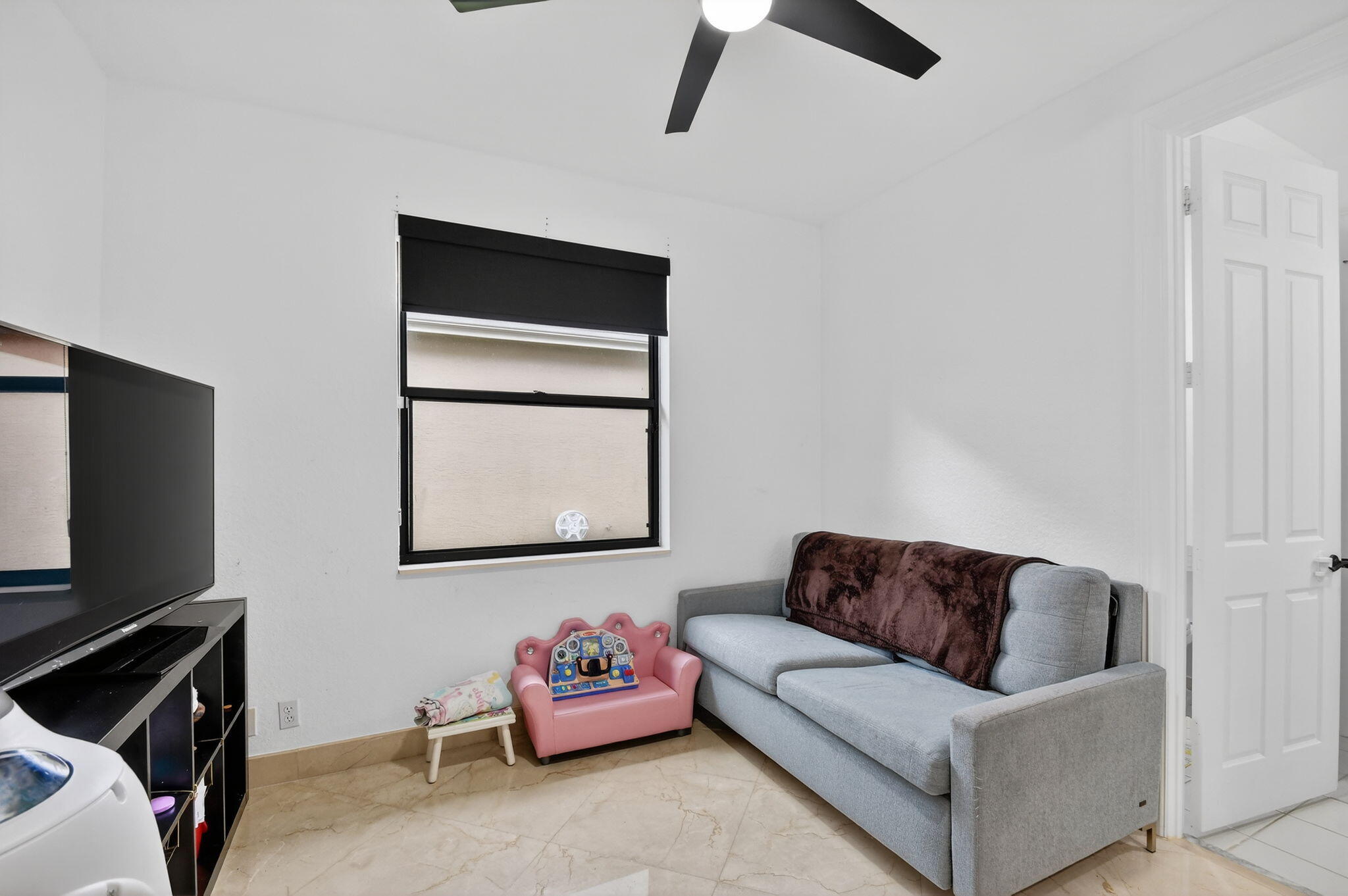 VERSAILLES - Residential Lease