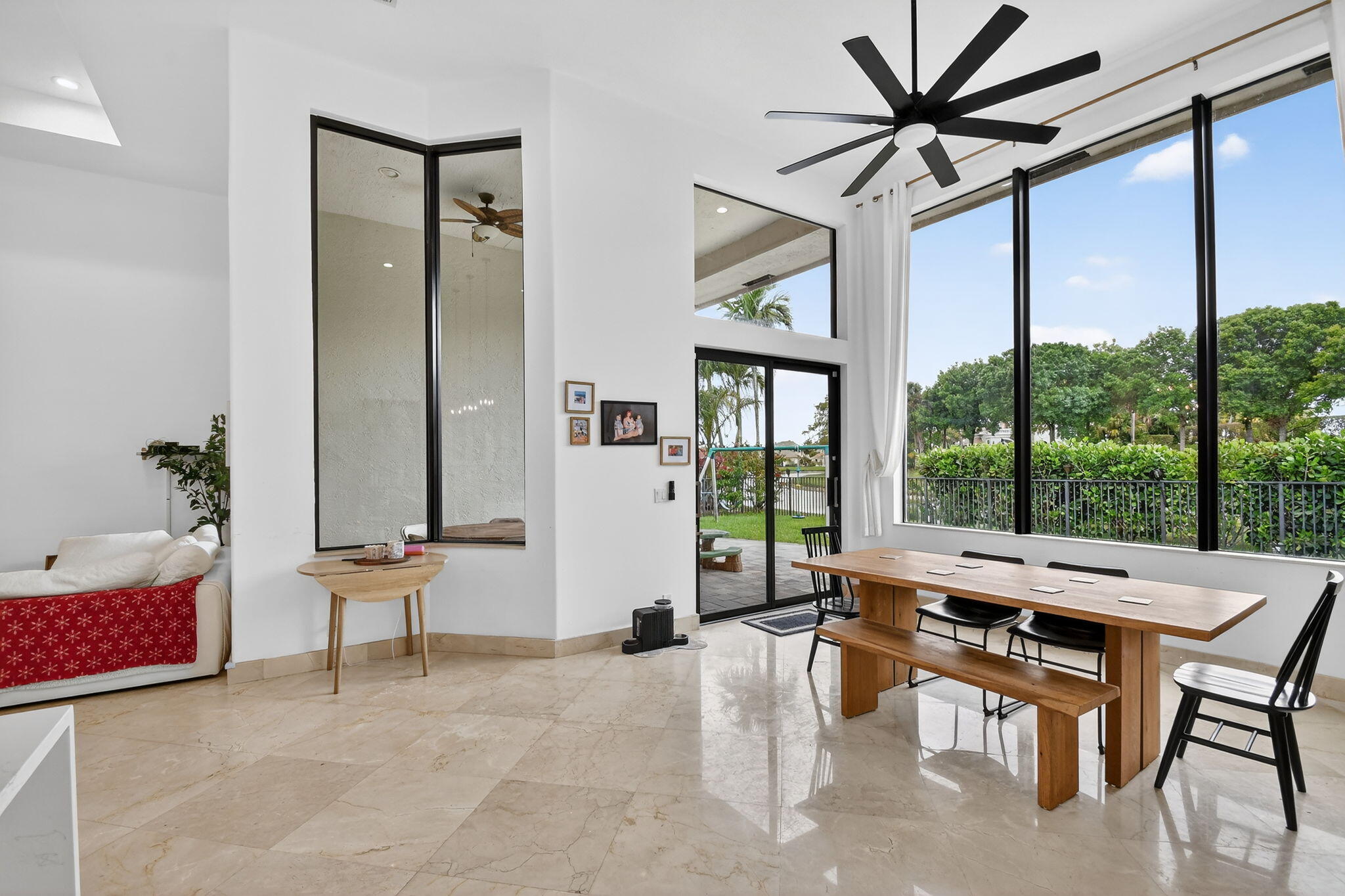 VERSAILLES - Residential Lease