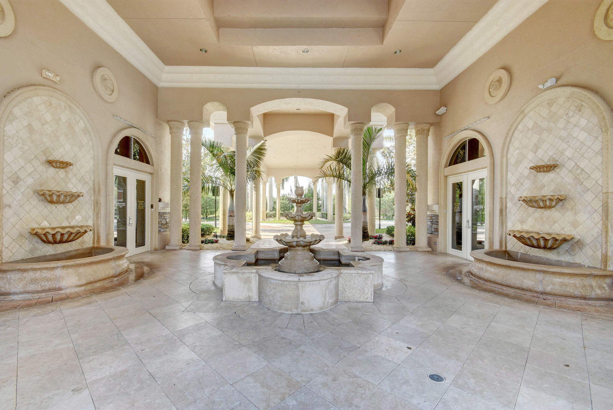 VERSAILLES - Residential Lease