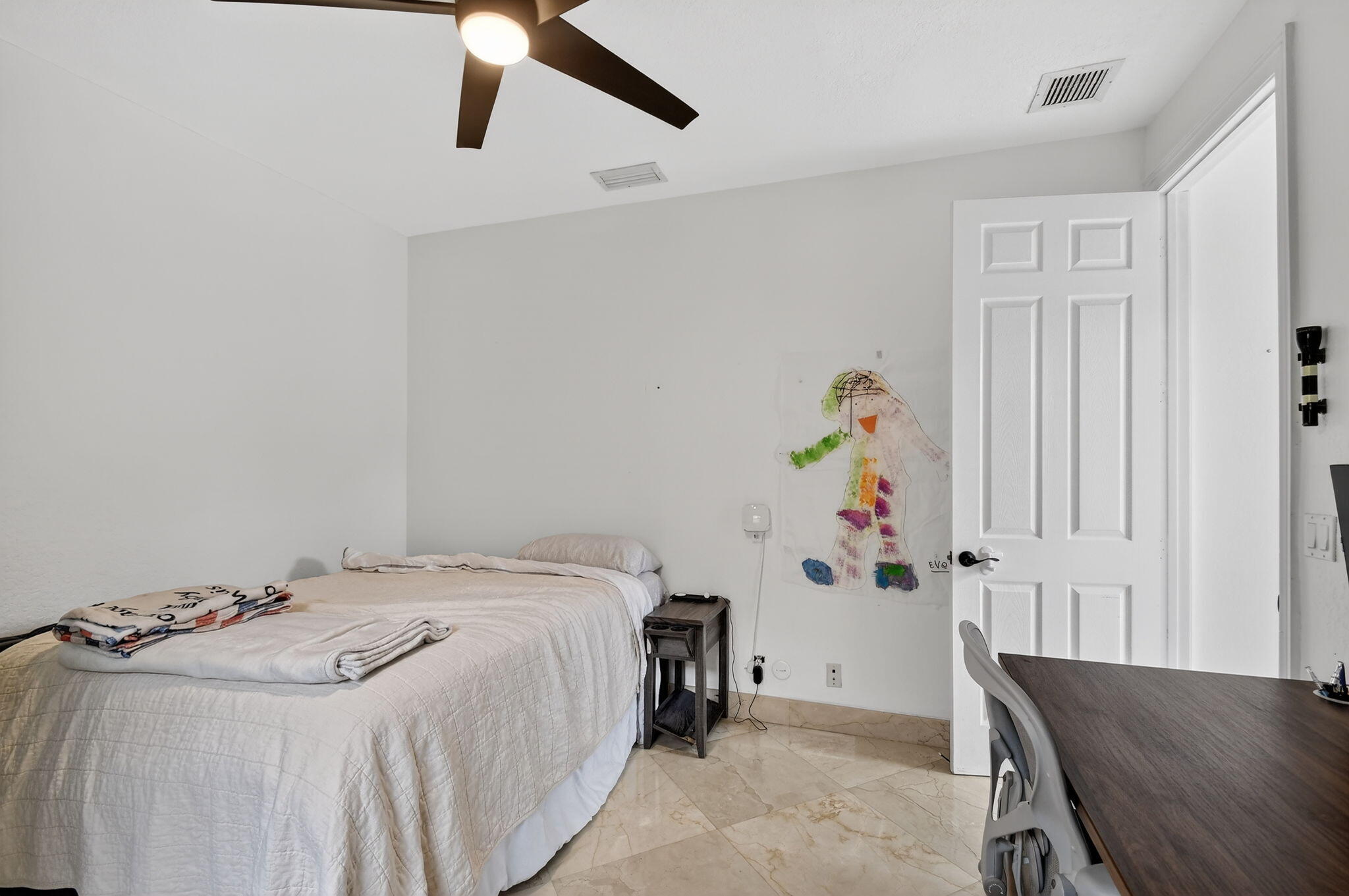 VERSAILLES - Residential Lease