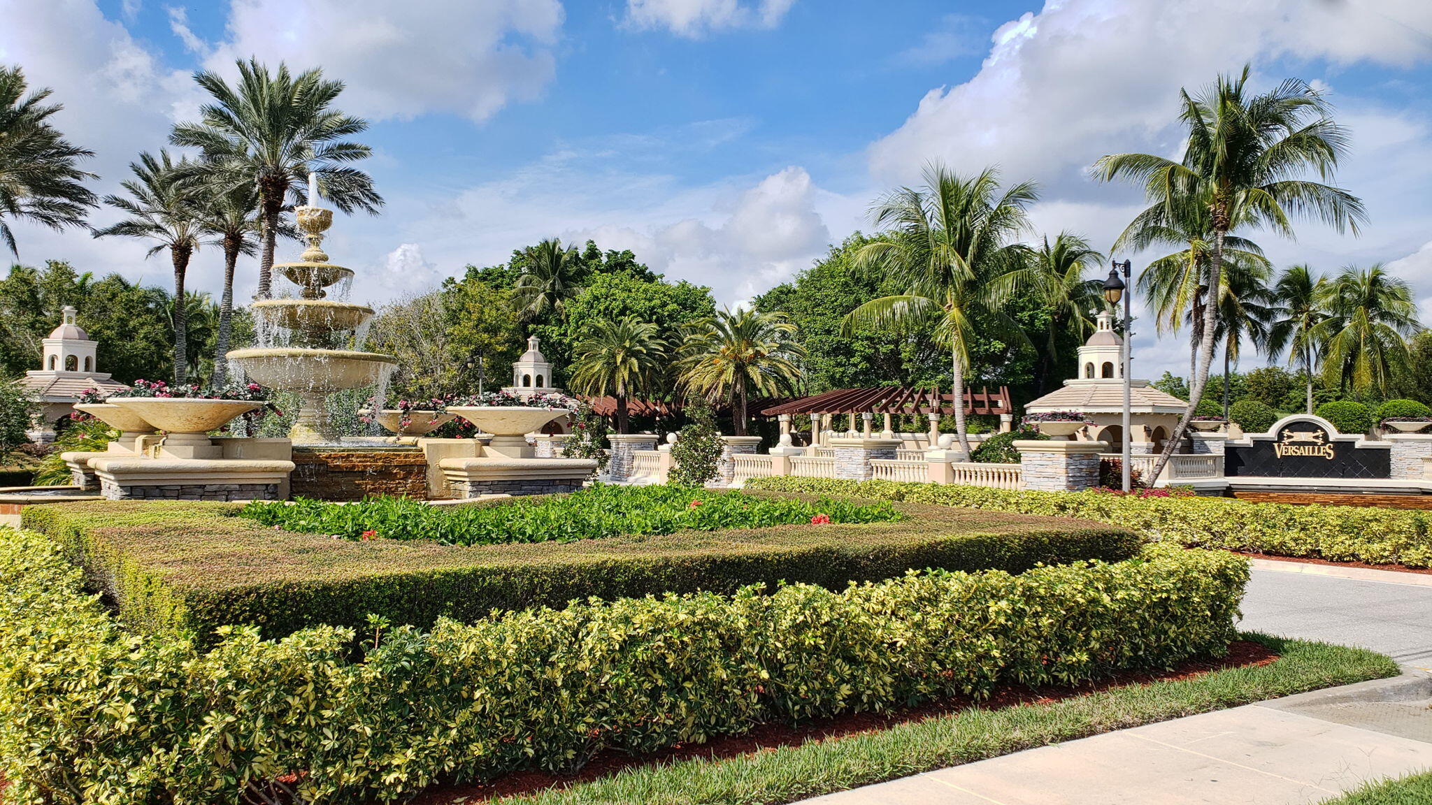 VERSAILLES - Residential Lease