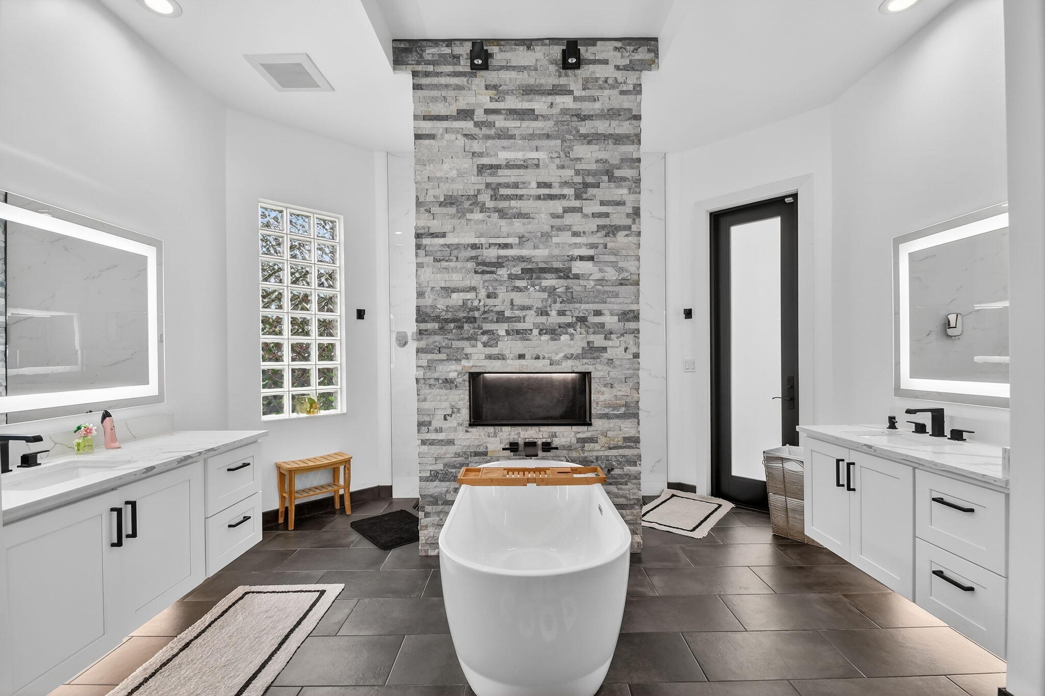 VERSAILLES - Residential Lease