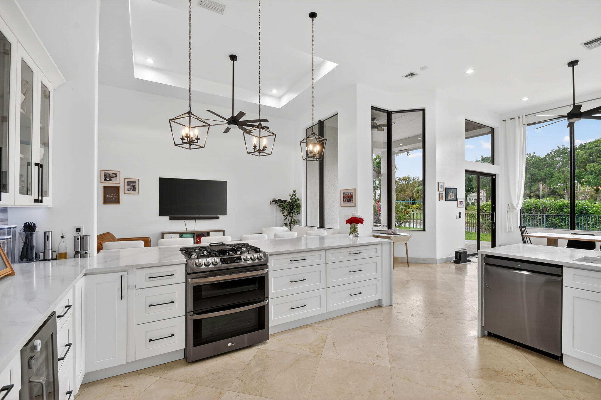 VERSAILLES - Residential Lease