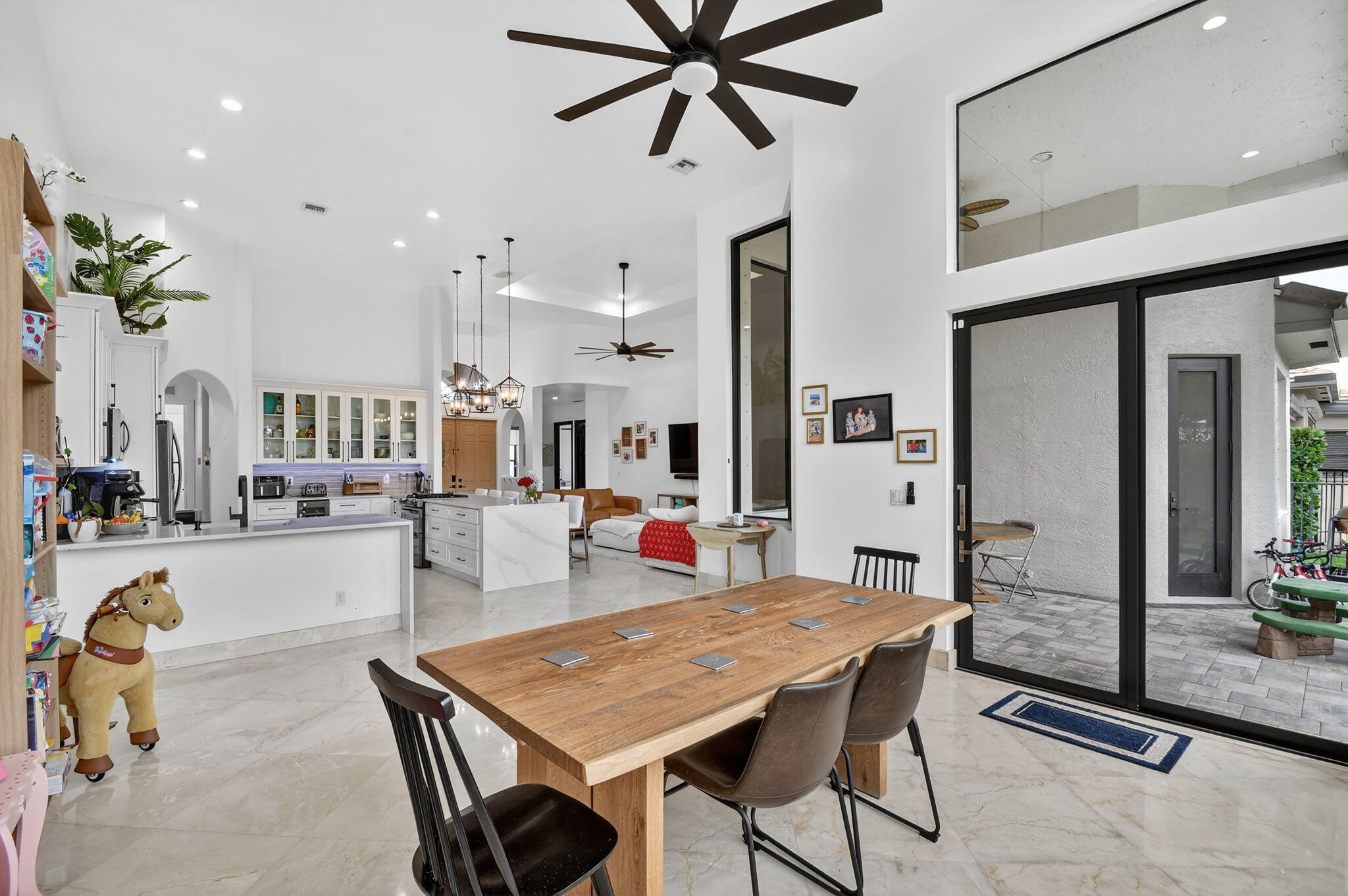 VERSAILLES - Residential Lease