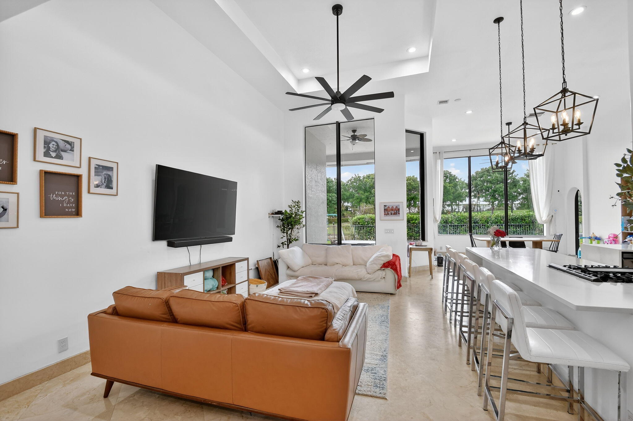 VERSAILLES - Residential Lease