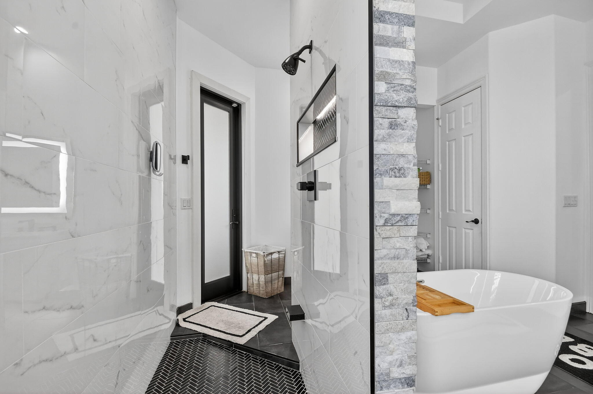 VERSAILLES - Residential Lease