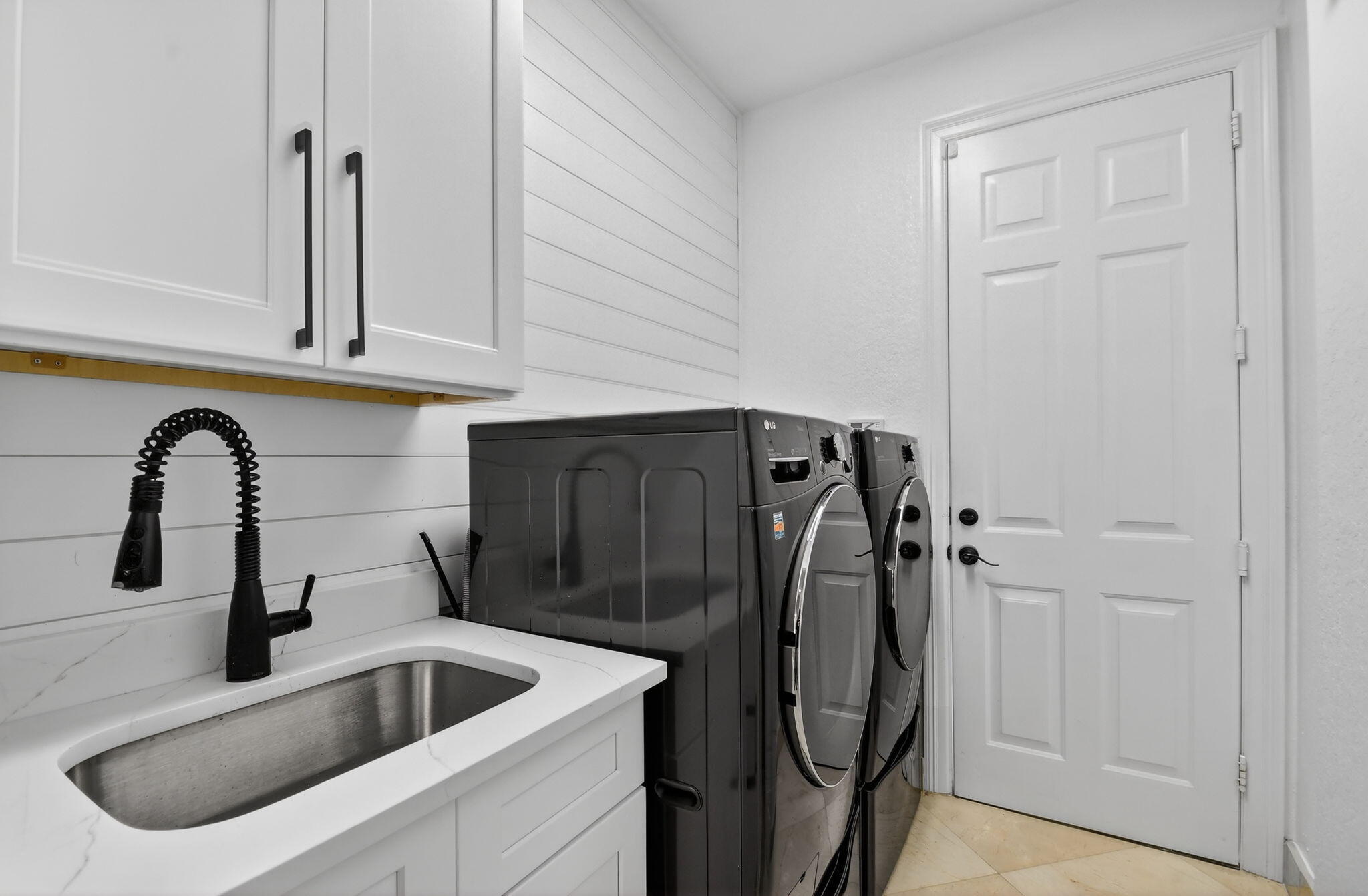 VERSAILLES - Residential Lease