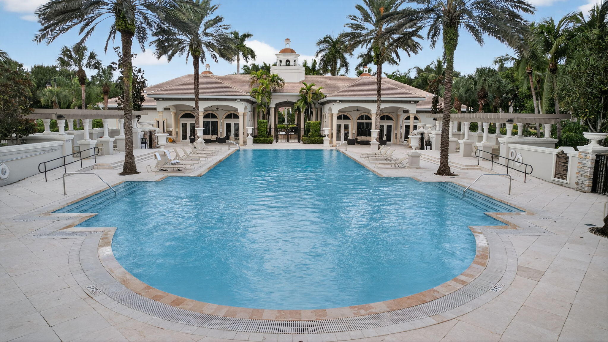 VERSAILLES - Residential Lease