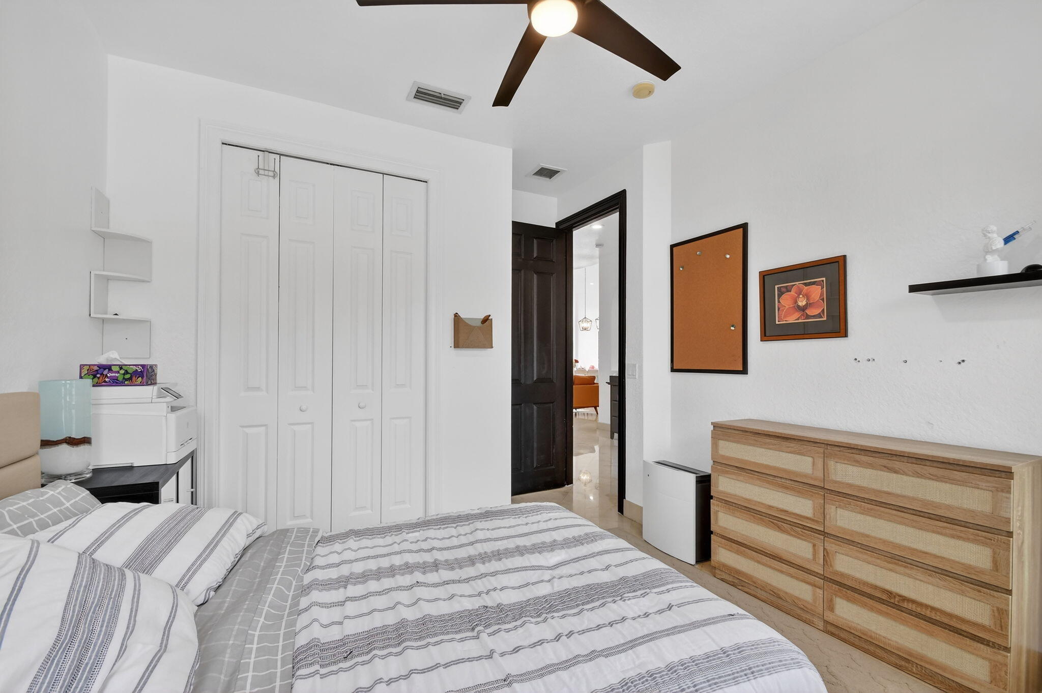 VERSAILLES - Residential Lease