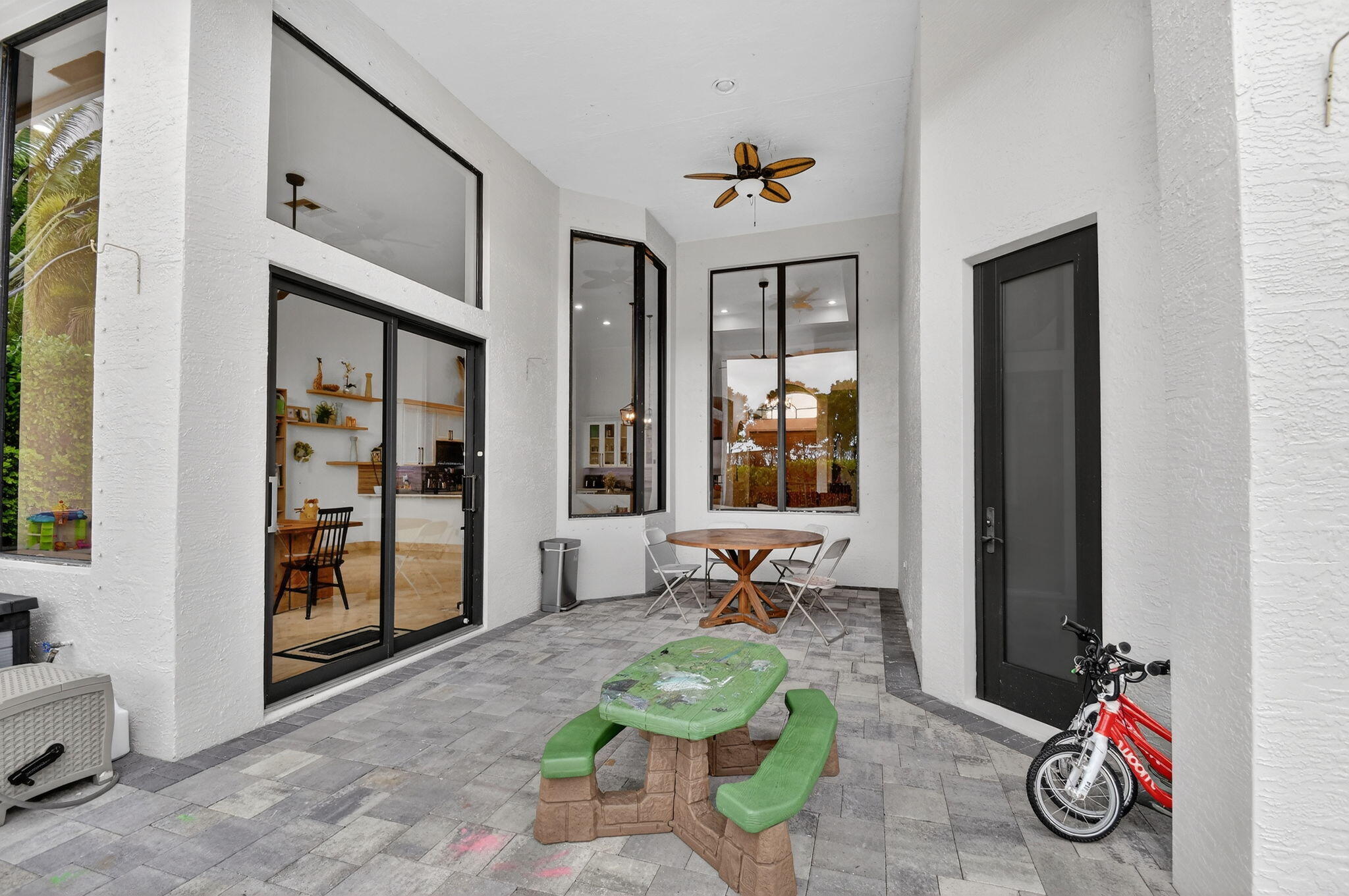 VERSAILLES - Residential Lease