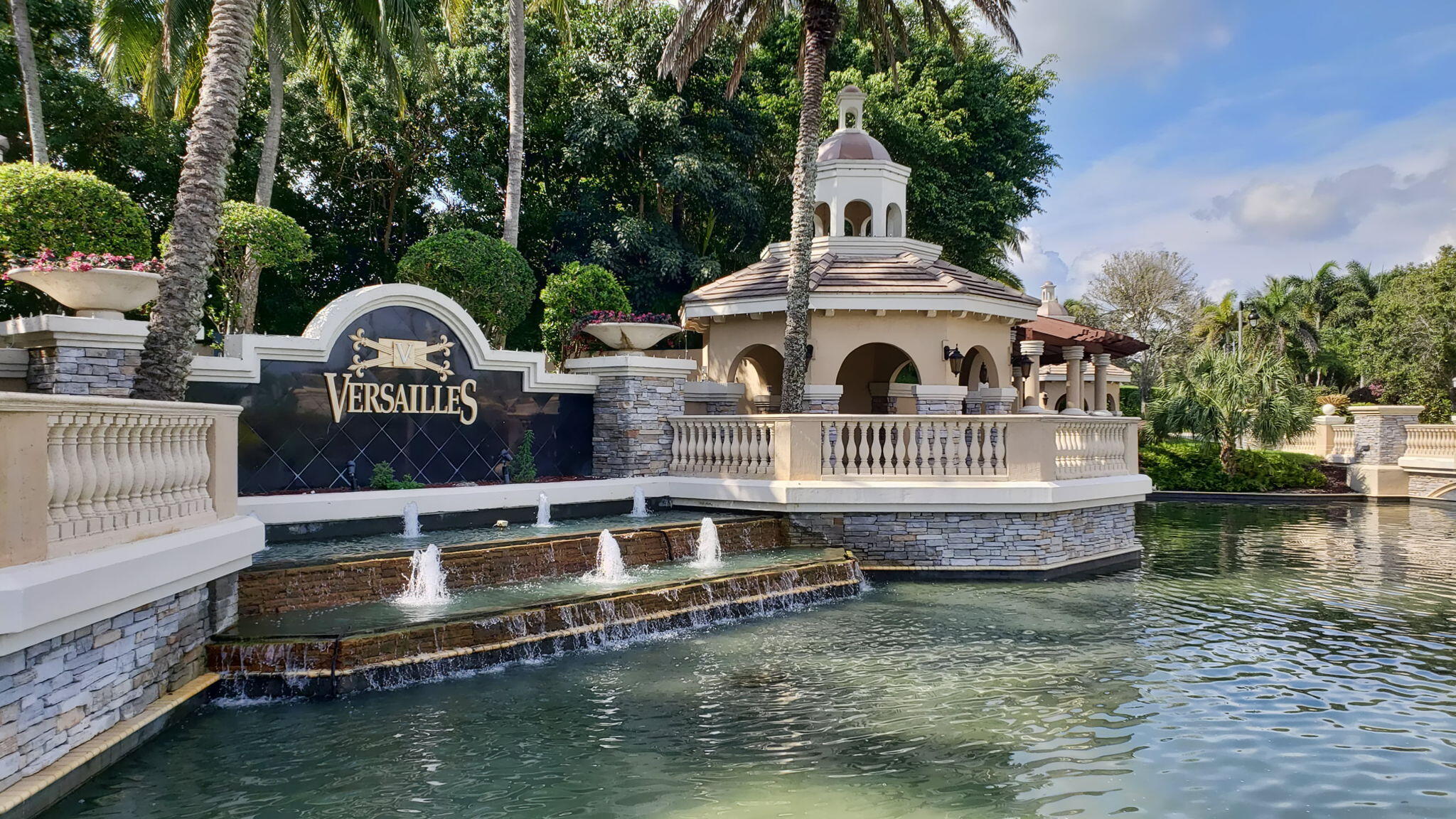 VERSAILLES - Residential Lease