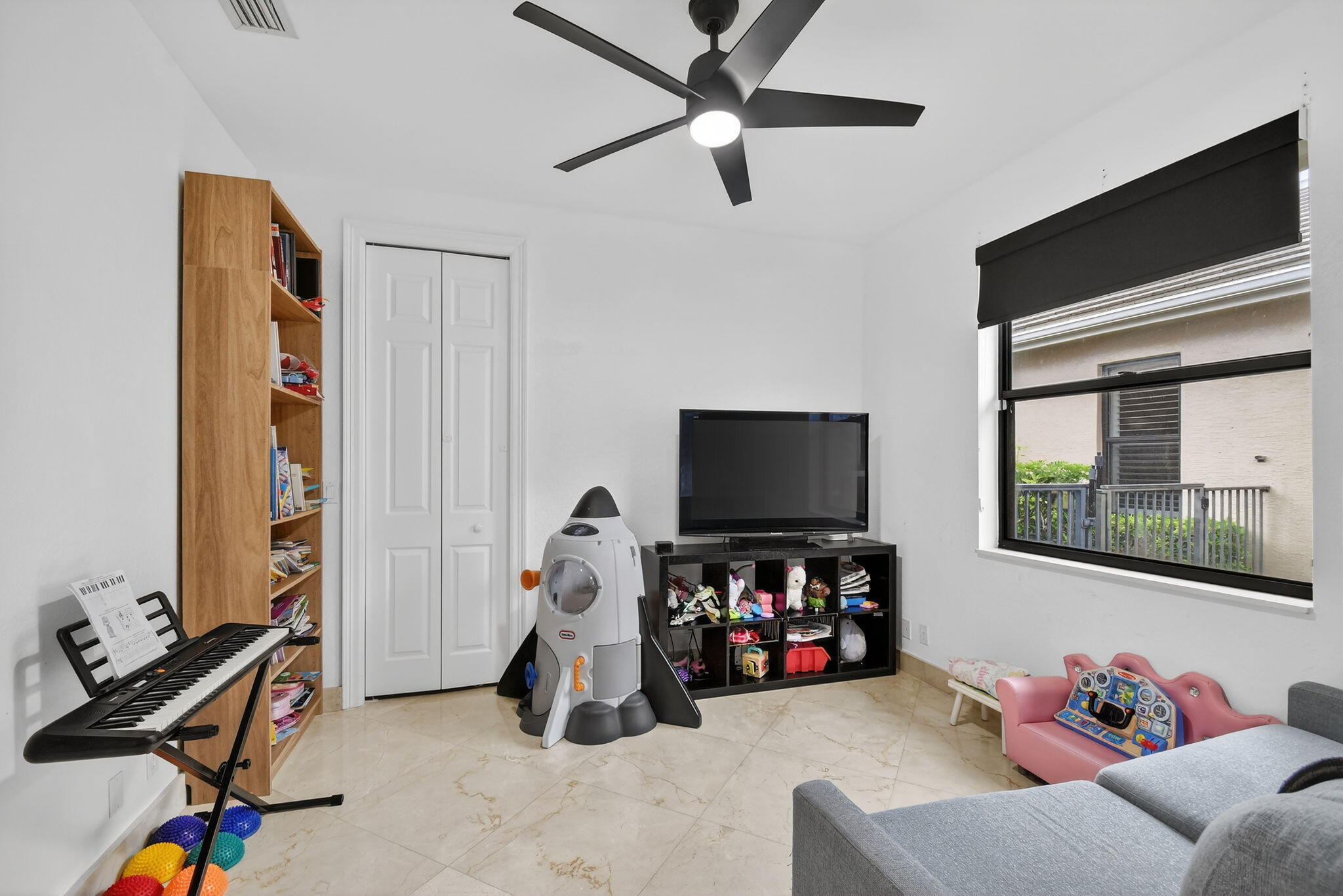 VERSAILLES - Residential Lease