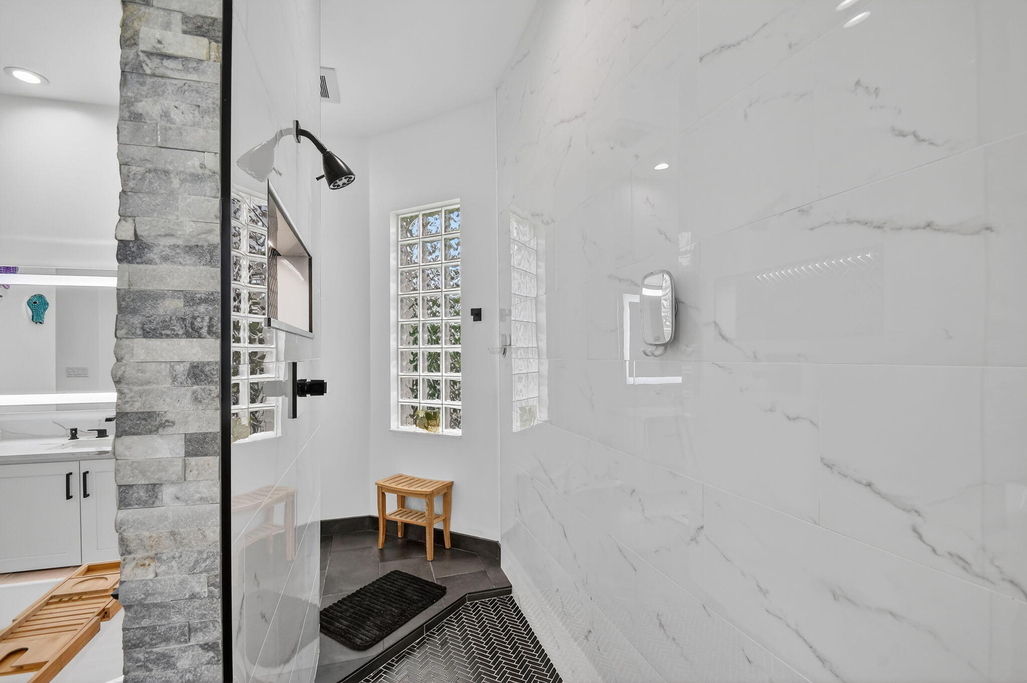 VERSAILLES - Residential Lease