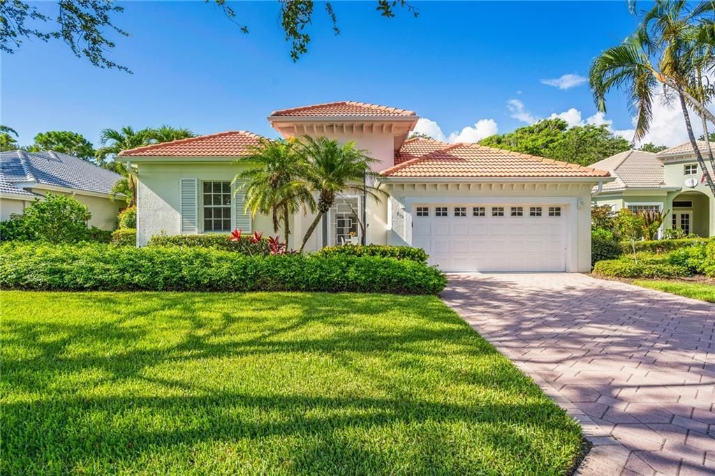 Photo of 919 Island Club Square, Vero Beach, FL 32963 (MLS # R11100245)