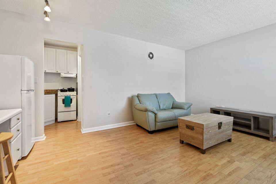 IMPERIAL APARTMENT CONDO - Residential