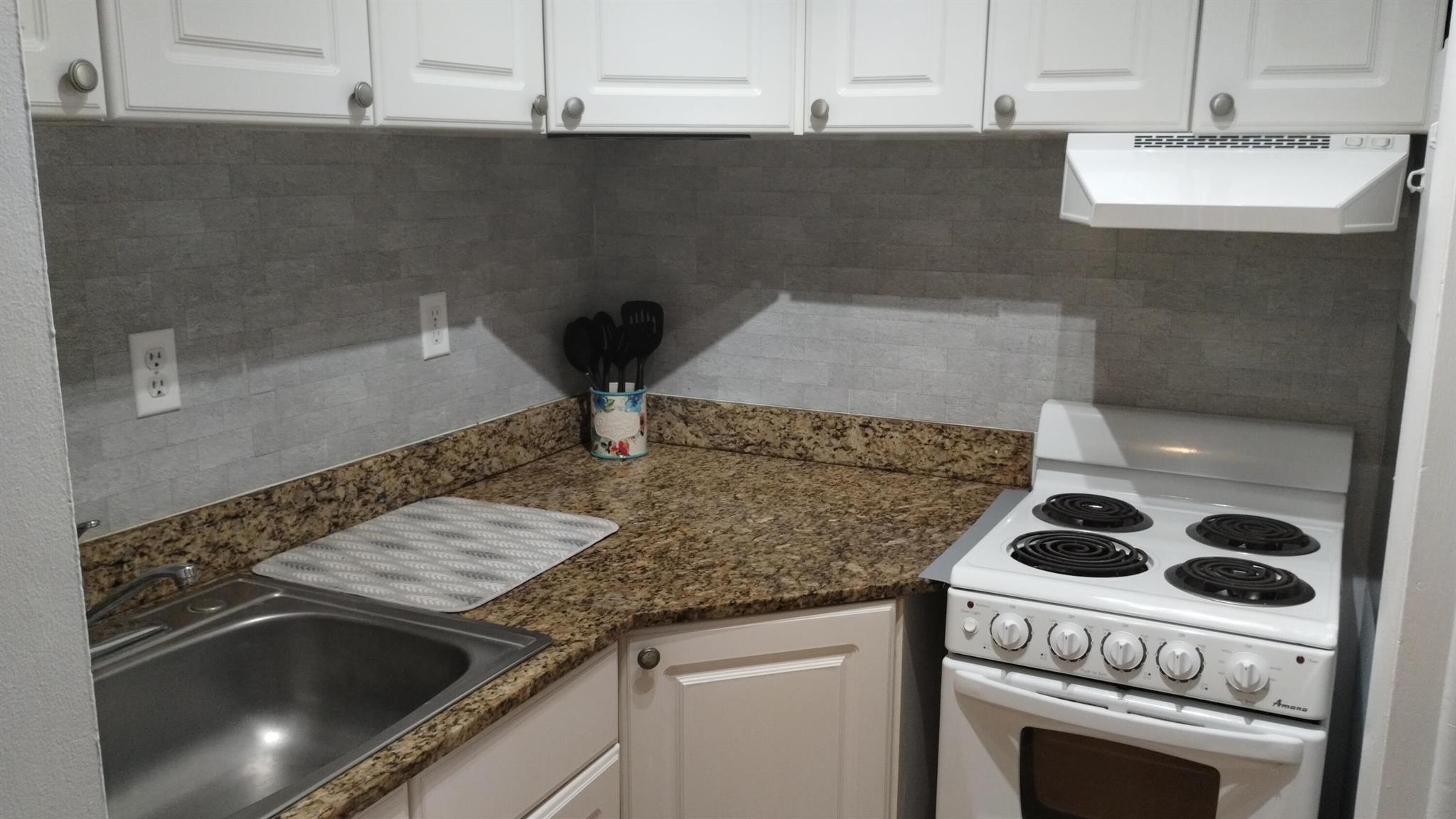 IMPERIAL APARTMENT CONDO - Residential