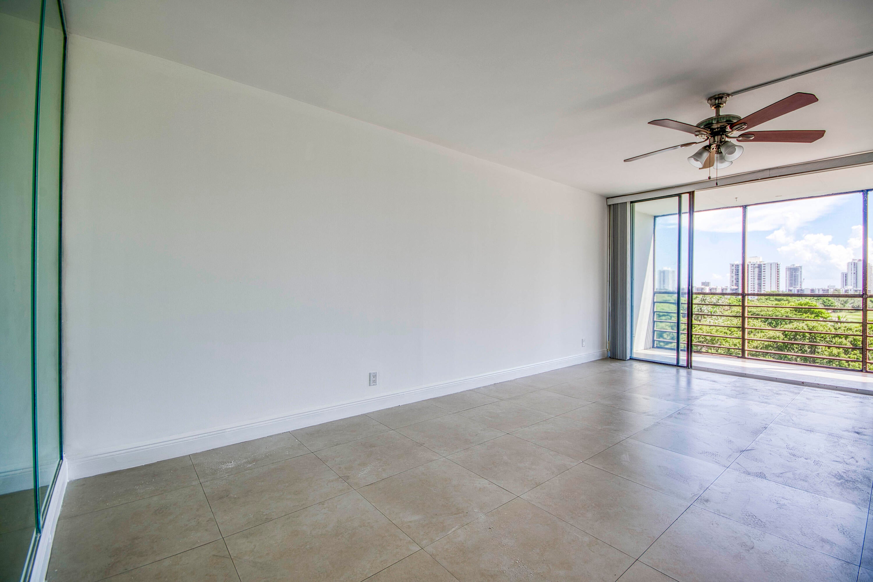 20400 W Country Club Drive 809