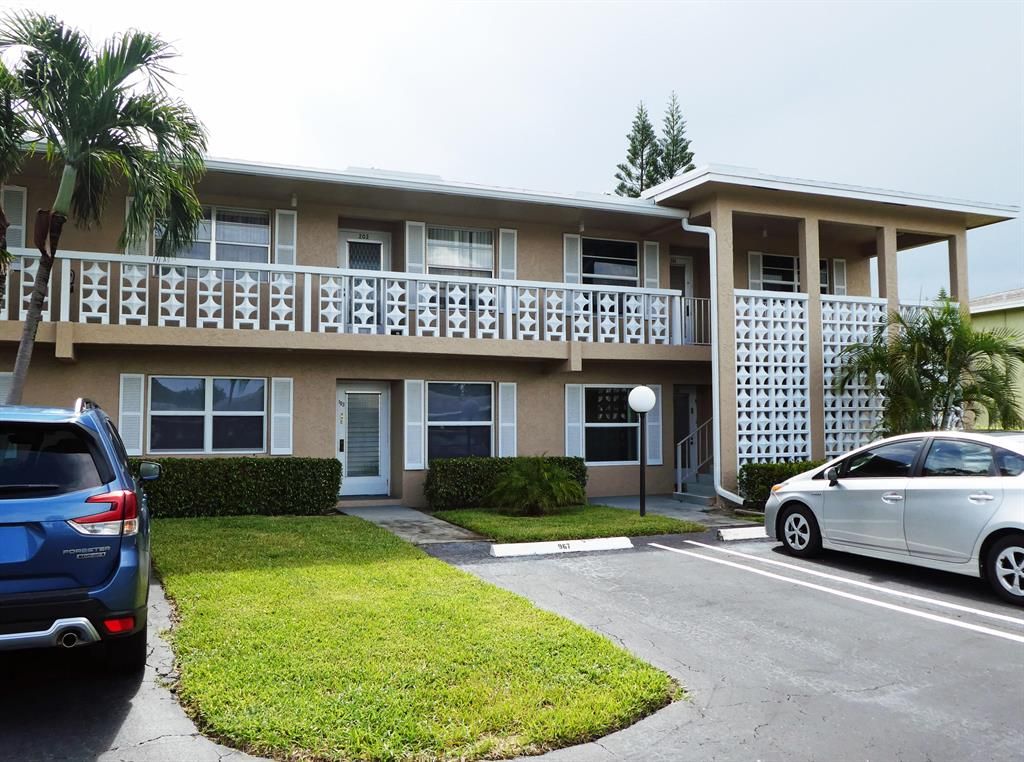 Photo of 1140 Boxwood Drive #203, Delray Beach, FL 33445 (MLS # R10647132)