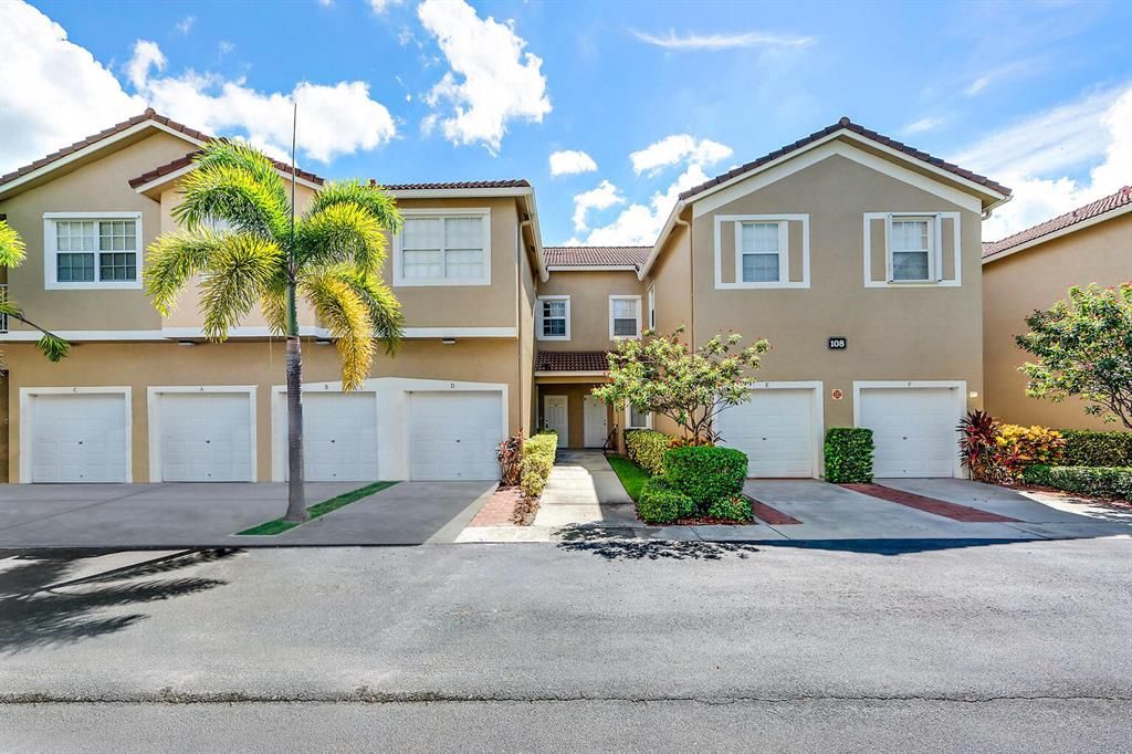 Photo of 108 Lighthouse Circle Cir #D, Tequesta, FL 33469 (MLS # R10823127)