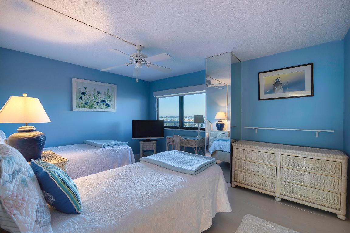 HUTCHINSON ISLAND CLUB - Residential Lease