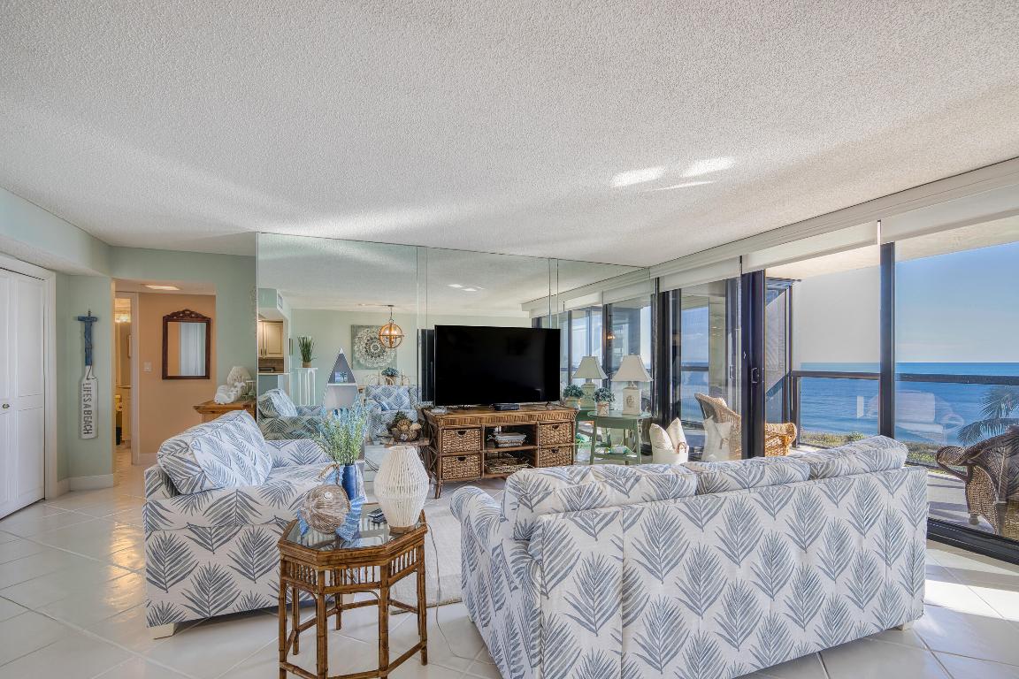 HUTCHINSON ISLAND CLUB - Residential Lease