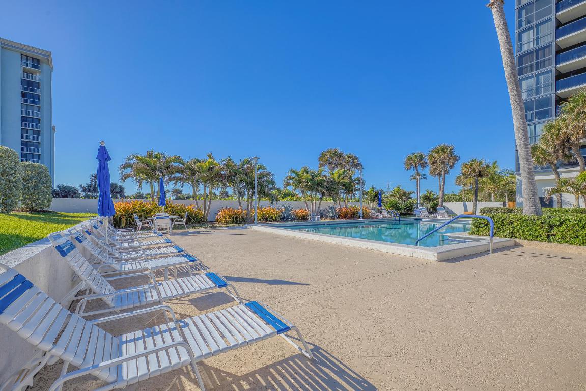 HUTCHINSON ISLAND CLUB - Residential Lease
