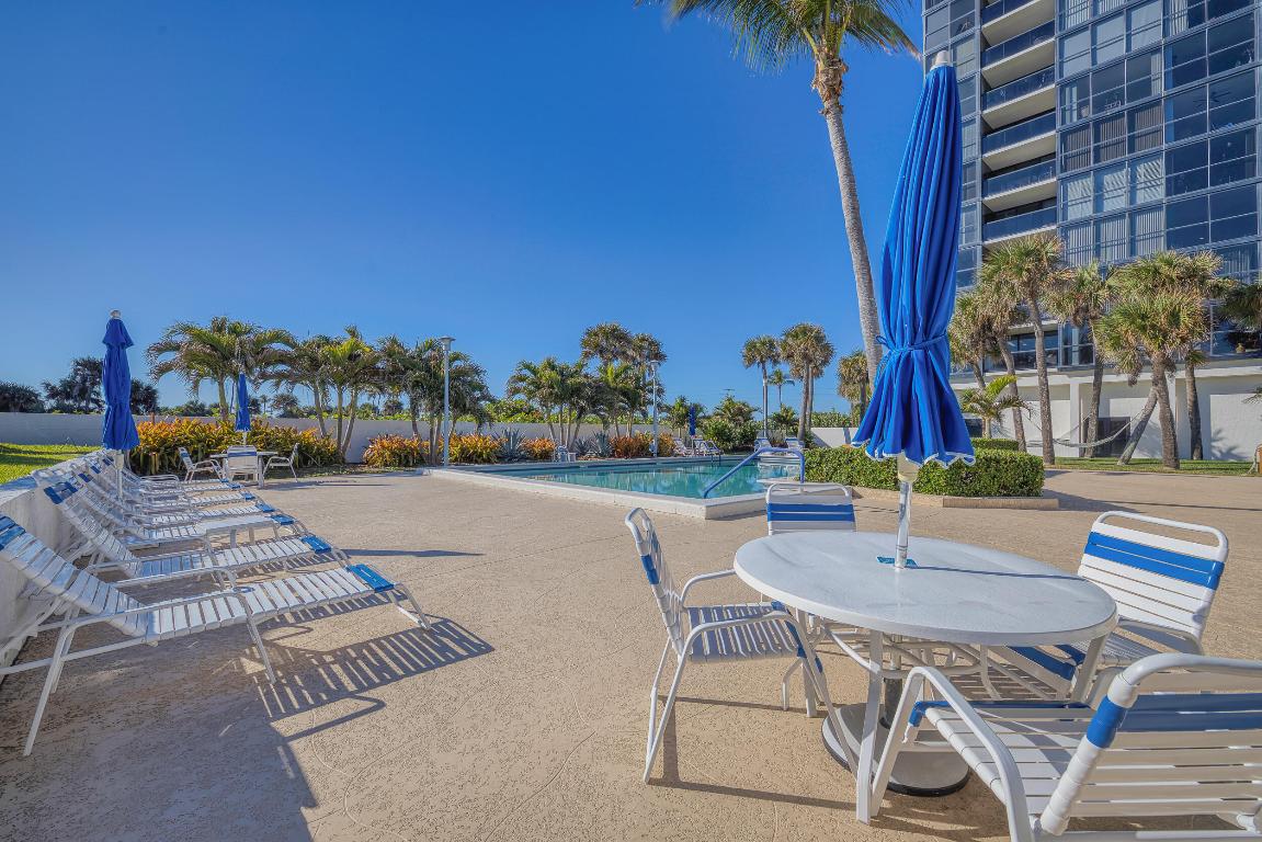 HUTCHINSON ISLAND CLUB - Residential Lease