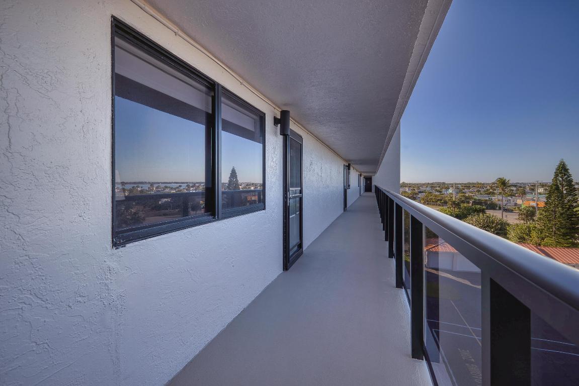 HUTCHINSON ISLAND CLUB - Residential Lease