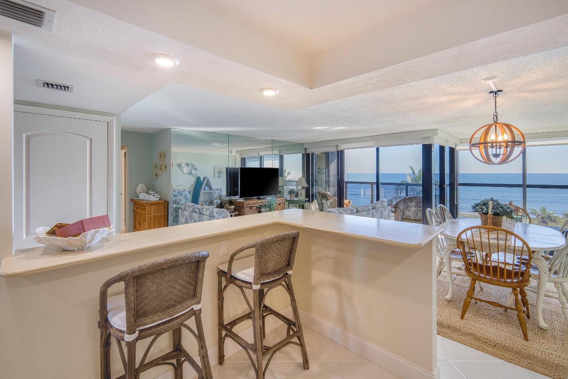 HUTCHINSON ISLAND CLUB - Residential Lease