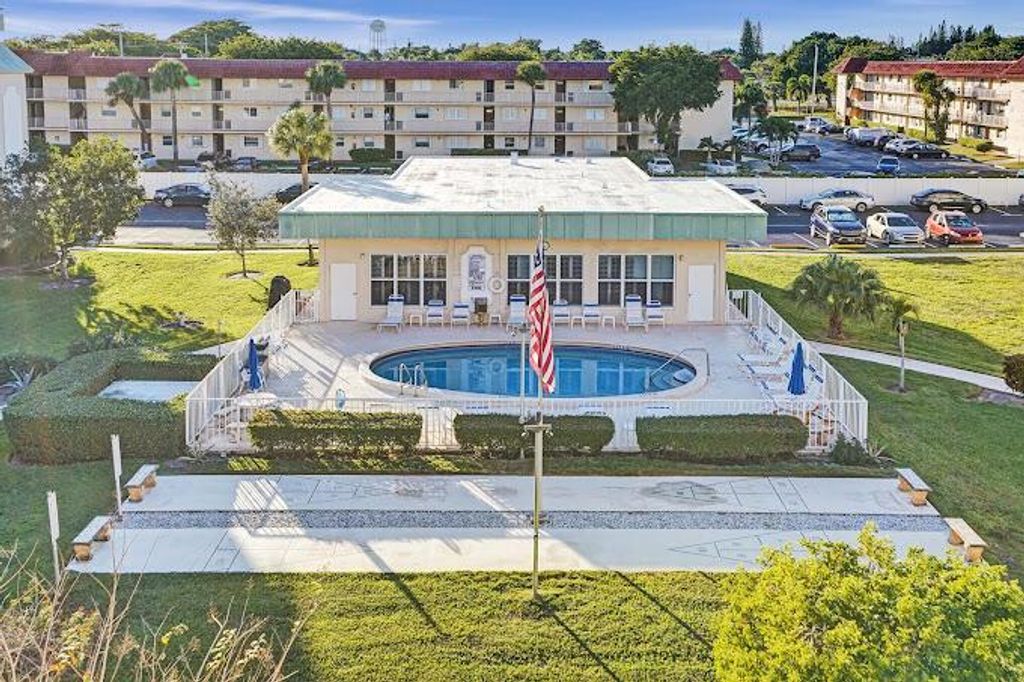 Photo of 808 SE 7th Street #305, Deerfield Beach, FL 33441 (MLS # R11023351)