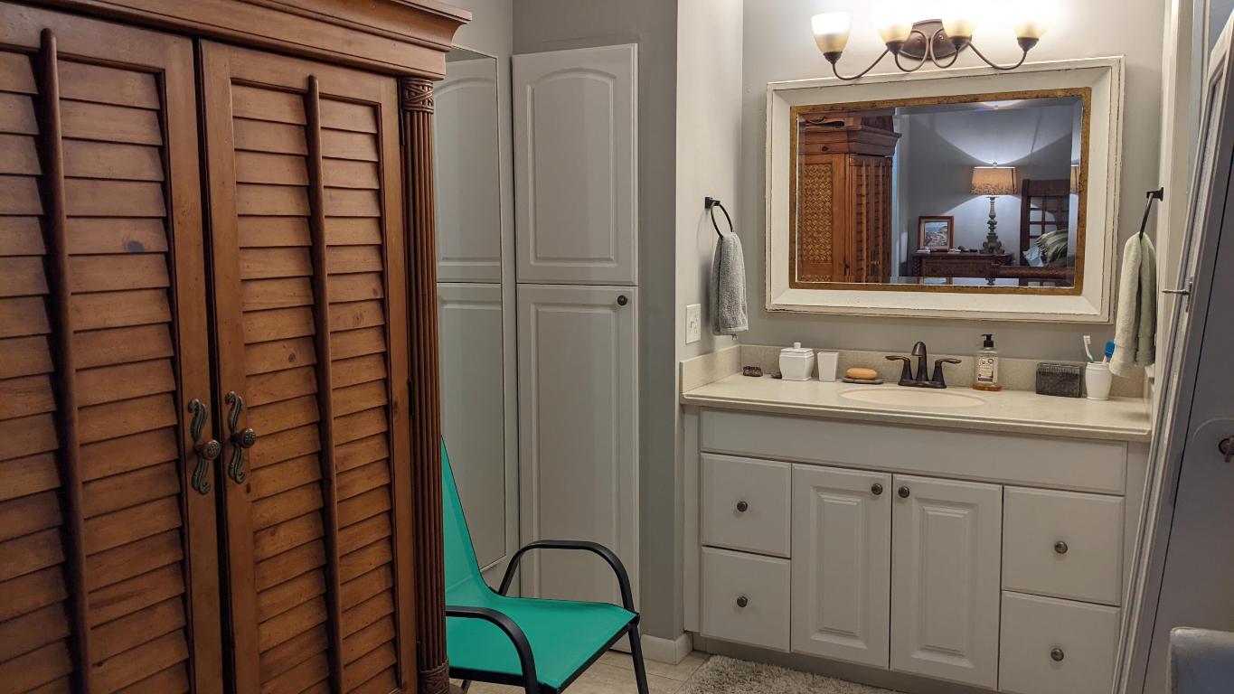 POINTE OVERLOOK CONDO - Residential Lease