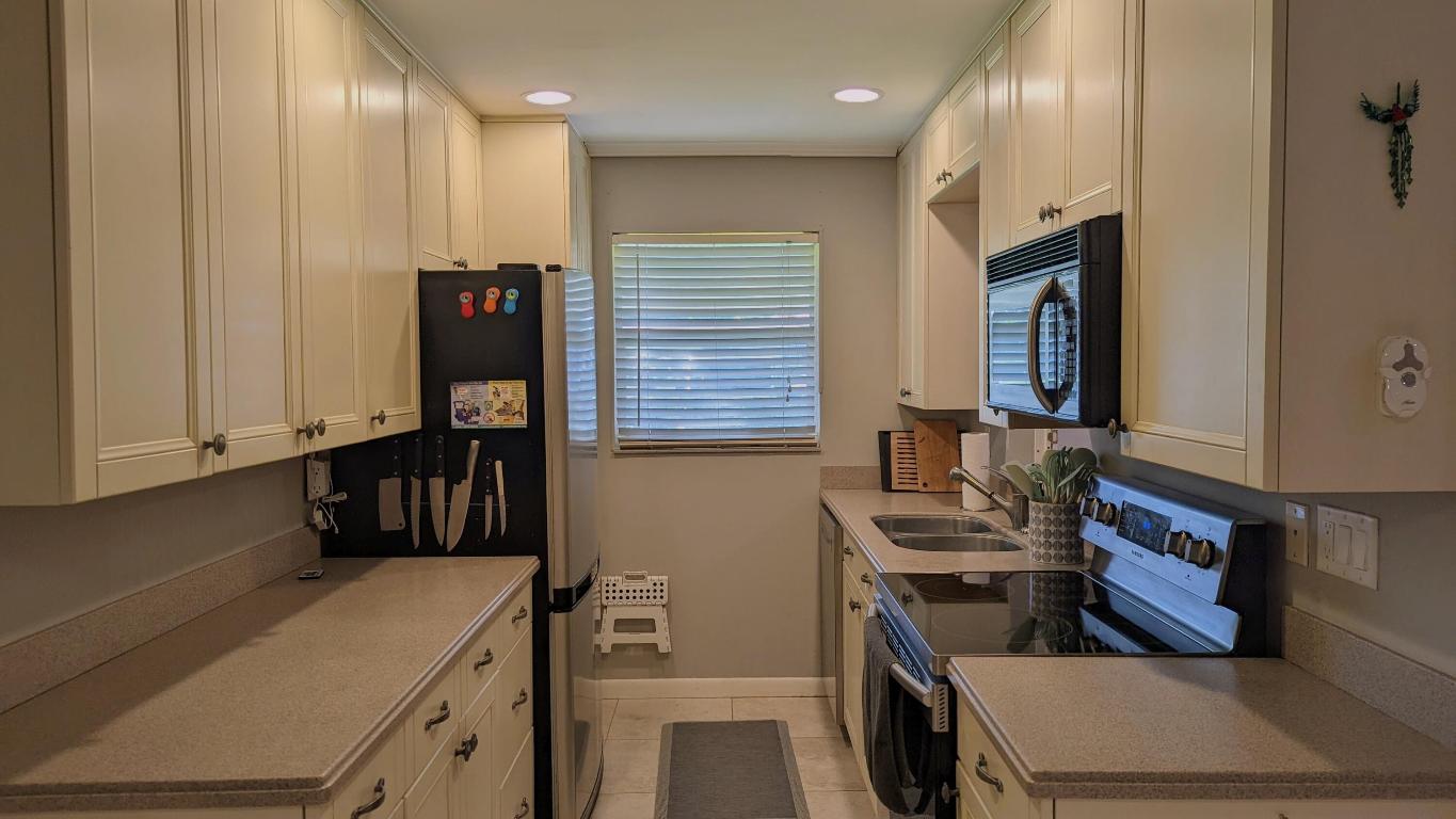 POINTE OVERLOOK CONDO - Residential Lease