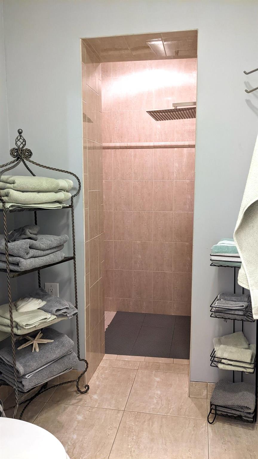 POINTE OVERLOOK CONDO - Residential Lease