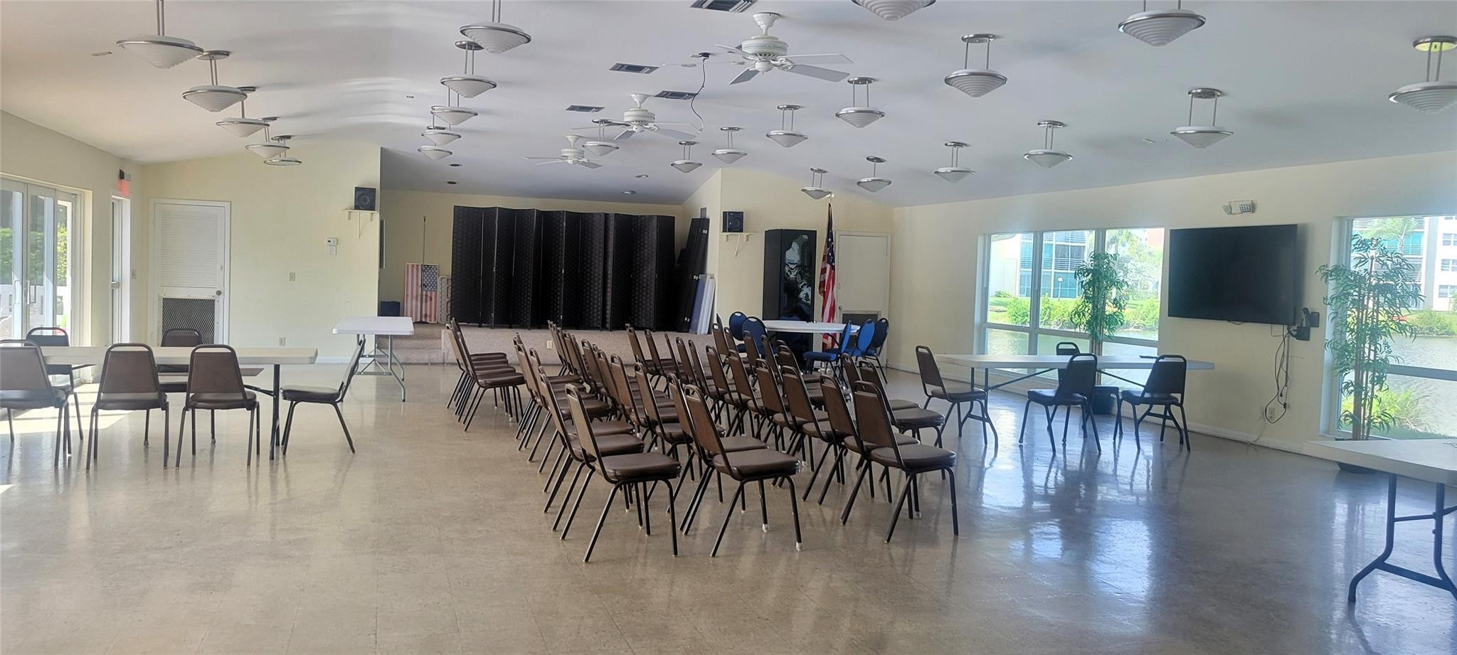 Meadowbrook Lakes - Residential